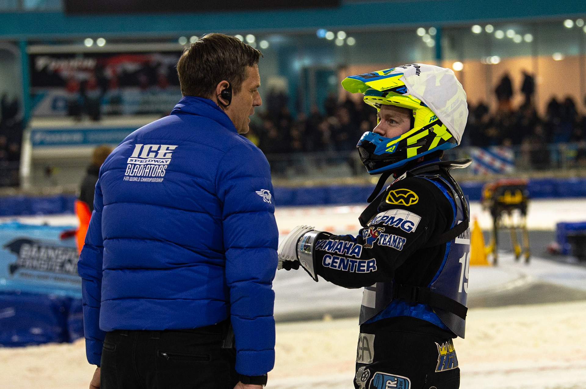 HEERENVEEN, NL. Race Director Phil Morris (left) with Martin Hååruhiltunen (199)  during the FIM Ice Speedway Gladiators World Championship Final 3 at Ice Rink Thialf, Heerenveen on Saturday  2 April 2022. (Credit: Ian Charles | MI News)
