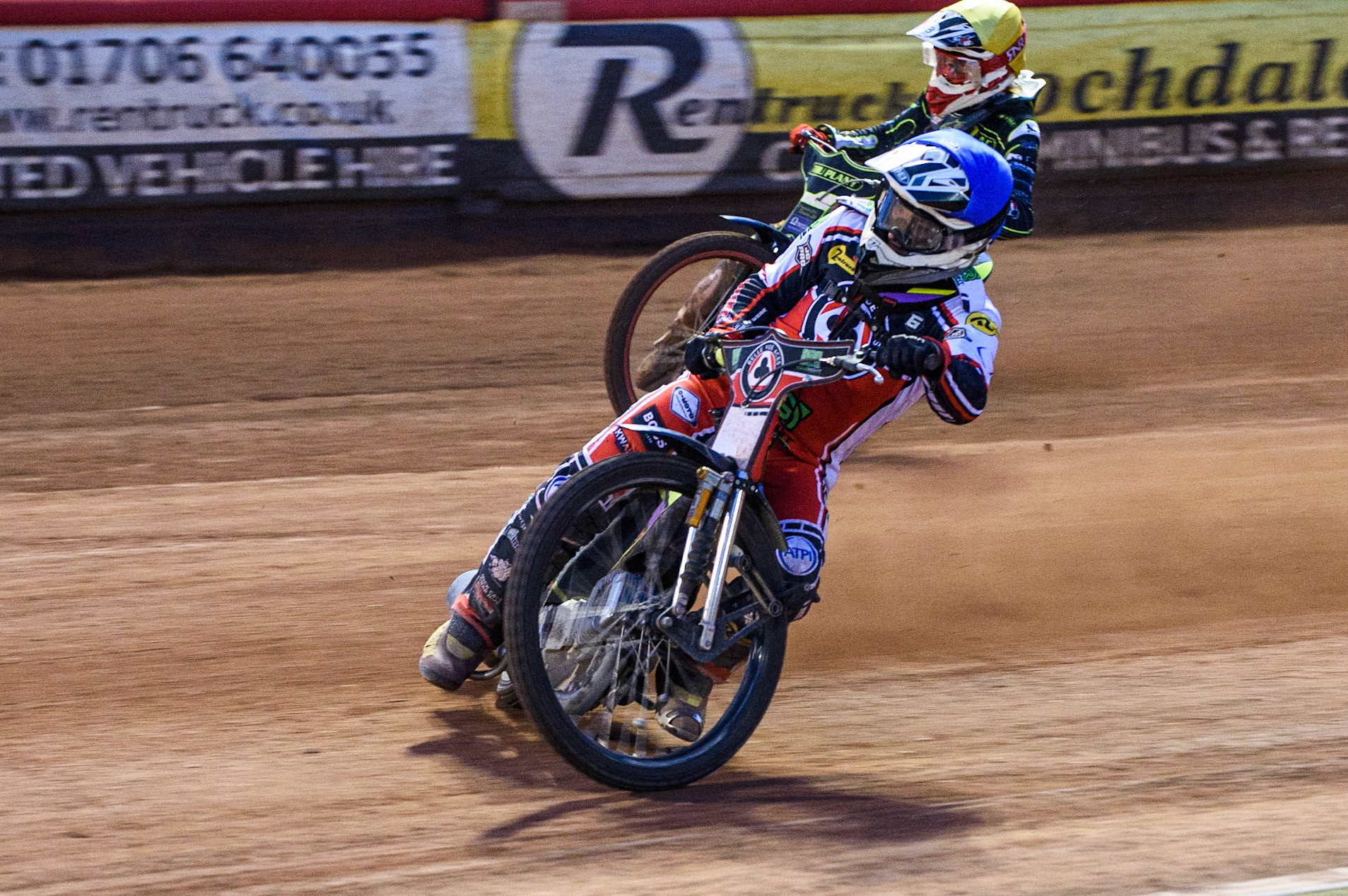 MANCHESTER UKTom Brennan (Blue) leads Drew Kemp   (Yellow) during the SGB Premiership match between Belle Vue Aces and Ipswich Witches at the National Speedway Stadium, Manchester on Monday 2nd August 2021. (Credit: Ian Charles | MI News)