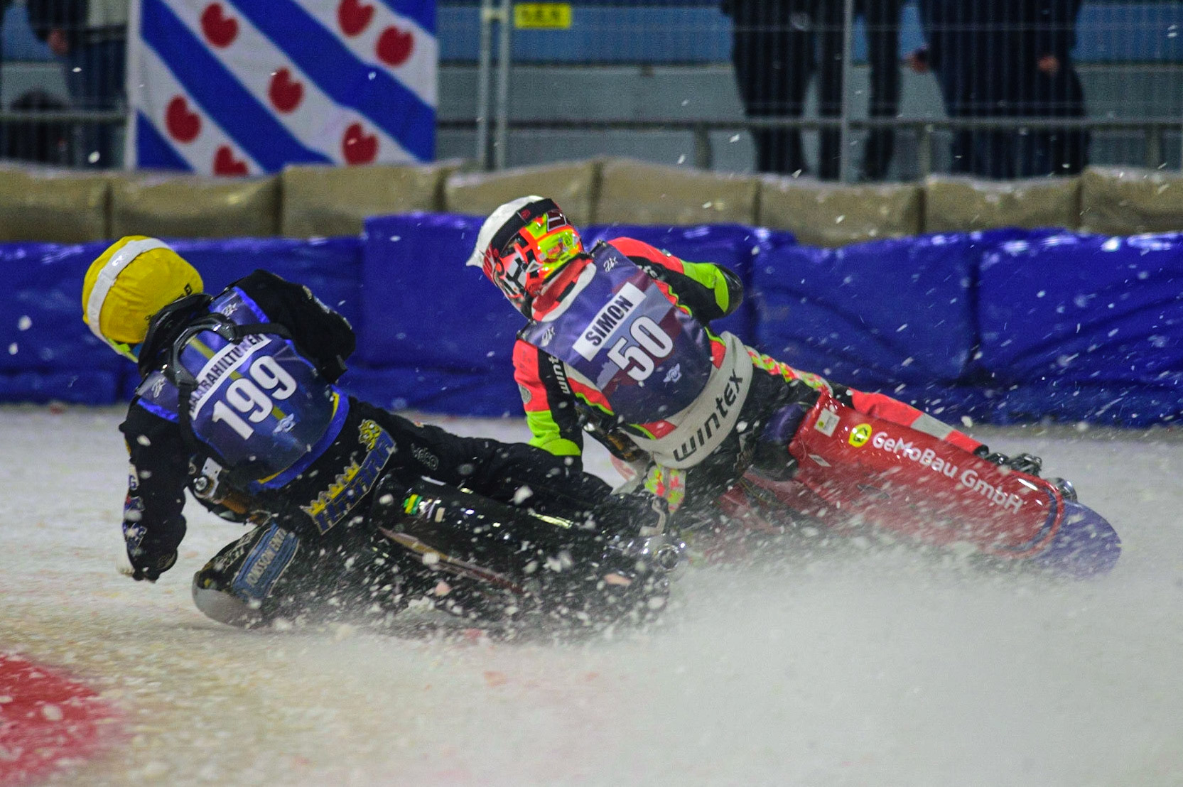 HEERENVEEN, NL.  Martin Hååruhiltunen (199)  (Yellow) passes Harald Simon (50) (White) during the FIM Ice Speedway Gladiators World Championship Final 4 at Ice Rink Thialf, Heerenveen on Sunday  3 April 2022. (Credit: Ian Charles | MI News)