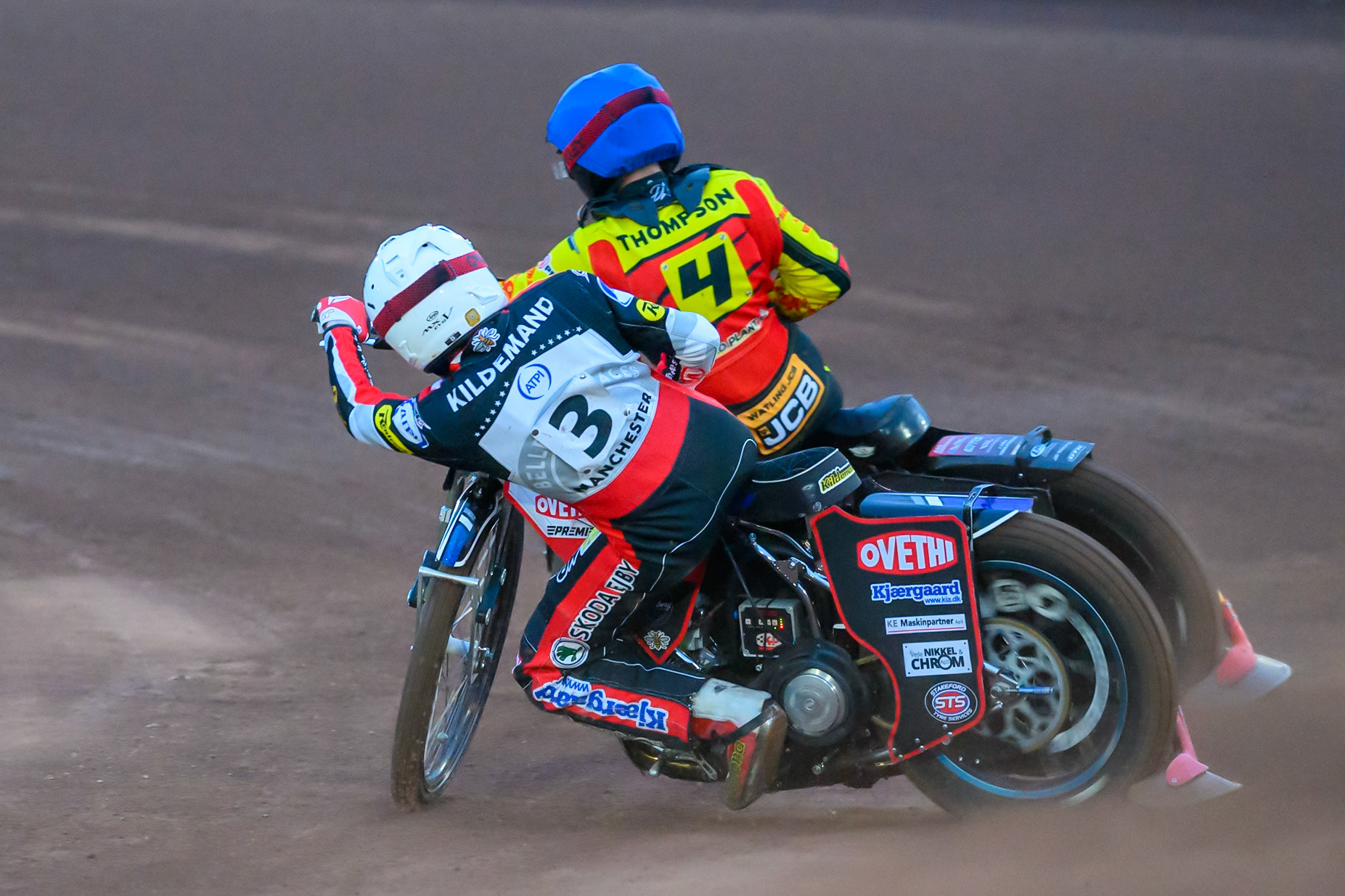 Peter Kildemand of Belle Vue Aces  in White chases Dan Thompson of Leicester Lions in Blue during the Rowe Motor Oil Premiership match between Leicester Lions and Belle Vue Aces at the Hydroscan Arena, Leicester on Monday 7th September 2026. (Photo: Ian Charles | MI News)