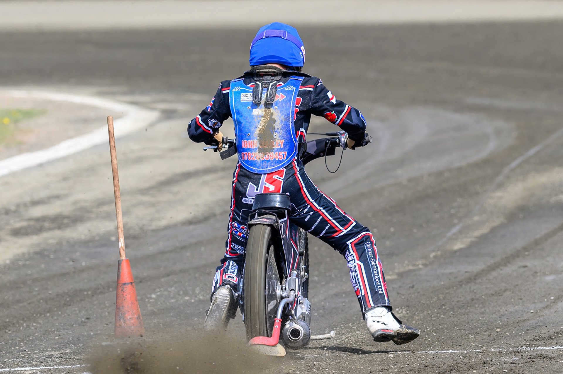 Jack Shimelt of Buxton Bulls  goes from the start during the Challenge match between Buxton Bulls and Leicester Lion Cubs at Hi-Edge Speedway, Buxton on Sunday 26th April 2026. (Photo: Ian Charles | MI News)