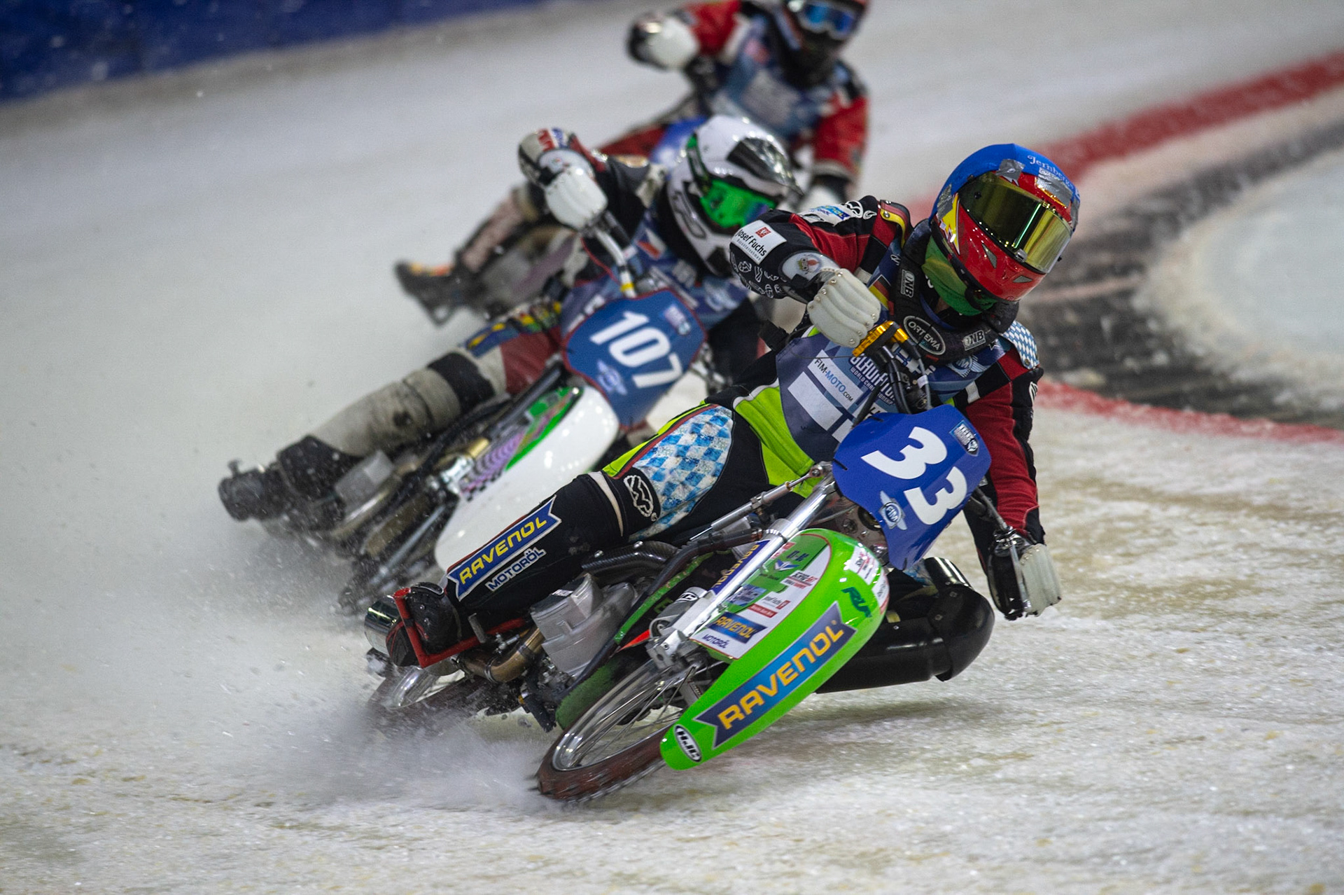 HEERENVEEN, NL. Johann Weber (33)  (Blue) leads Andrej Divis (107) (White) during the FIM Ice Speedway Gladiators World Championship Final 3 at Ice Rink Thialf, Heerenveen on Saturday  2 April 2022. (Credit: Ian Charles | MI News)