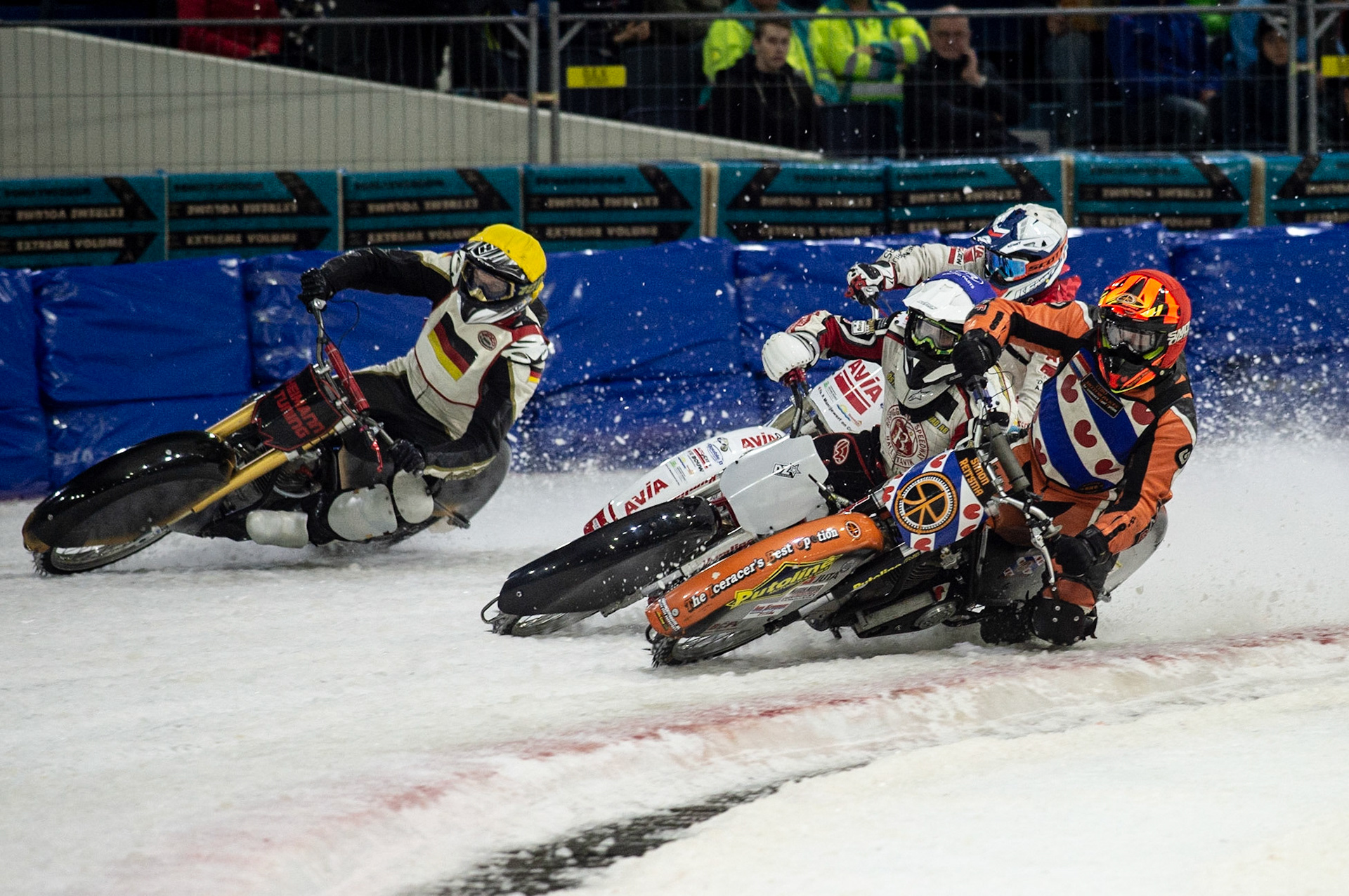Photo: Ian Charles

Simon Reitsma (Red) gets the drop into the first turn inside Pontus Fick (Blue) Niek Schaap (White) and Franz Mayerbüchler (Yellow)

Roelof Thijs Bokaal, Ice Rink Thialf, Heerenveen, Netherlands Friday  29  March  2019