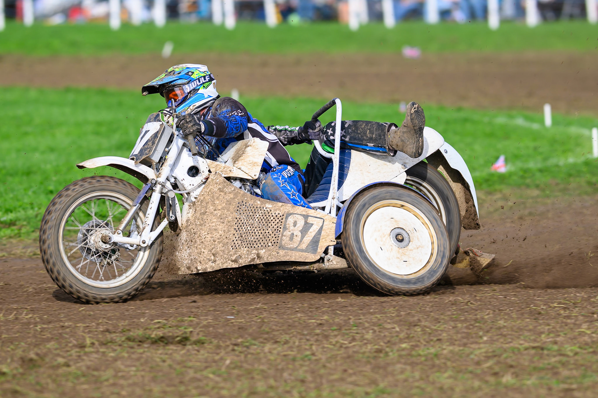 British Masters 1000cc Sidecars: Rob Bradley/Billy Winterburn (87) during the British Masters Grasstrack Championship at Lower Marsh Farm, Much Hoole, Preston in Lancashire, England on Sunday 13th September 2026. (Photo: Ian Charles | MI News)
