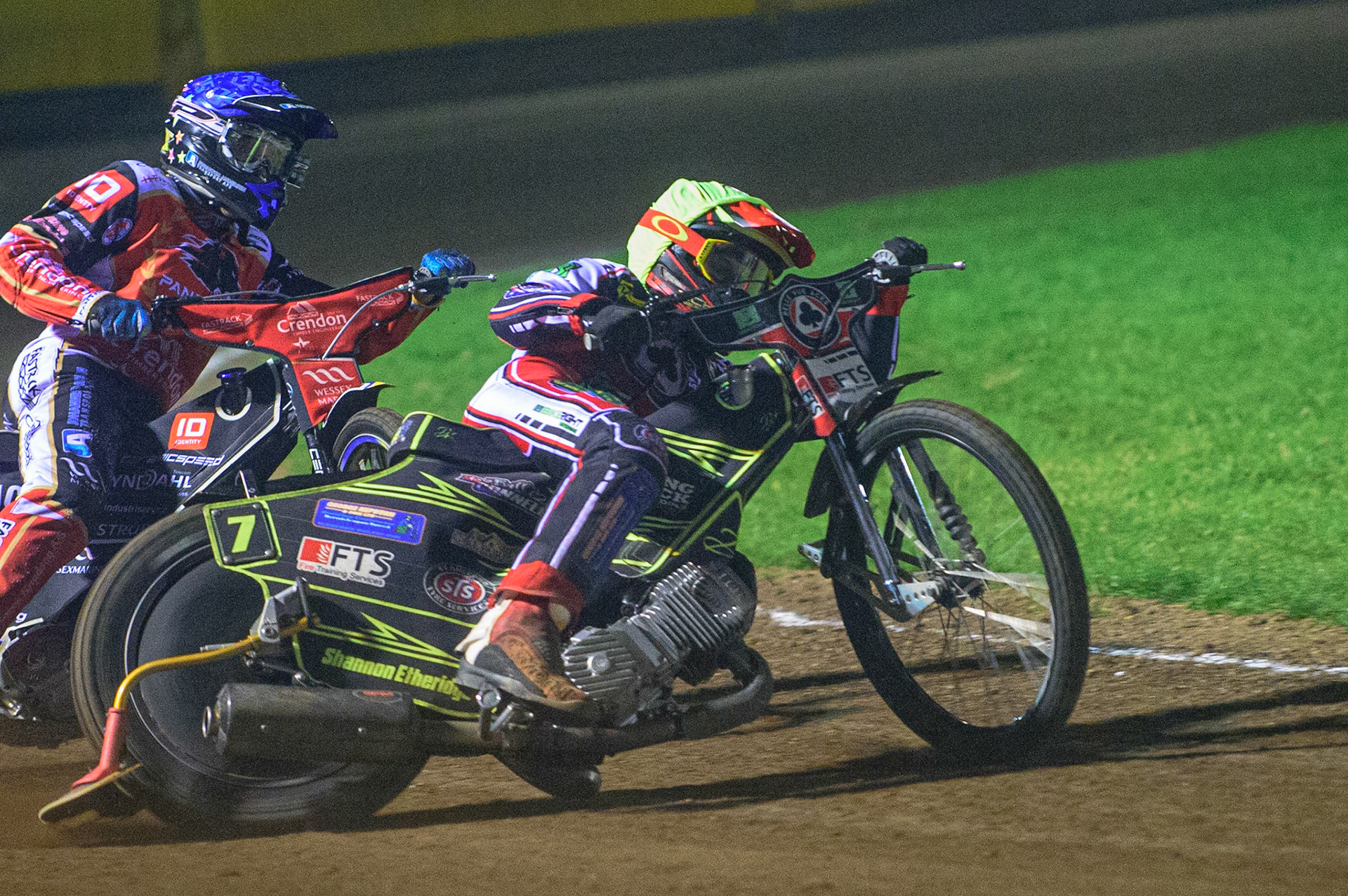 PETERBOROUGH, UK. OCT 14TH Jye Etheridge  (Yellow) tries to block Bjarne Pedersen  (Blue) during the SGB Premiership Grand Final 2nd leg between Peterborough and Belle Vue Aces at East of England Showground, Peterborough on Thursday 14th October 2021. (Credit: Ian Charles | MI News)