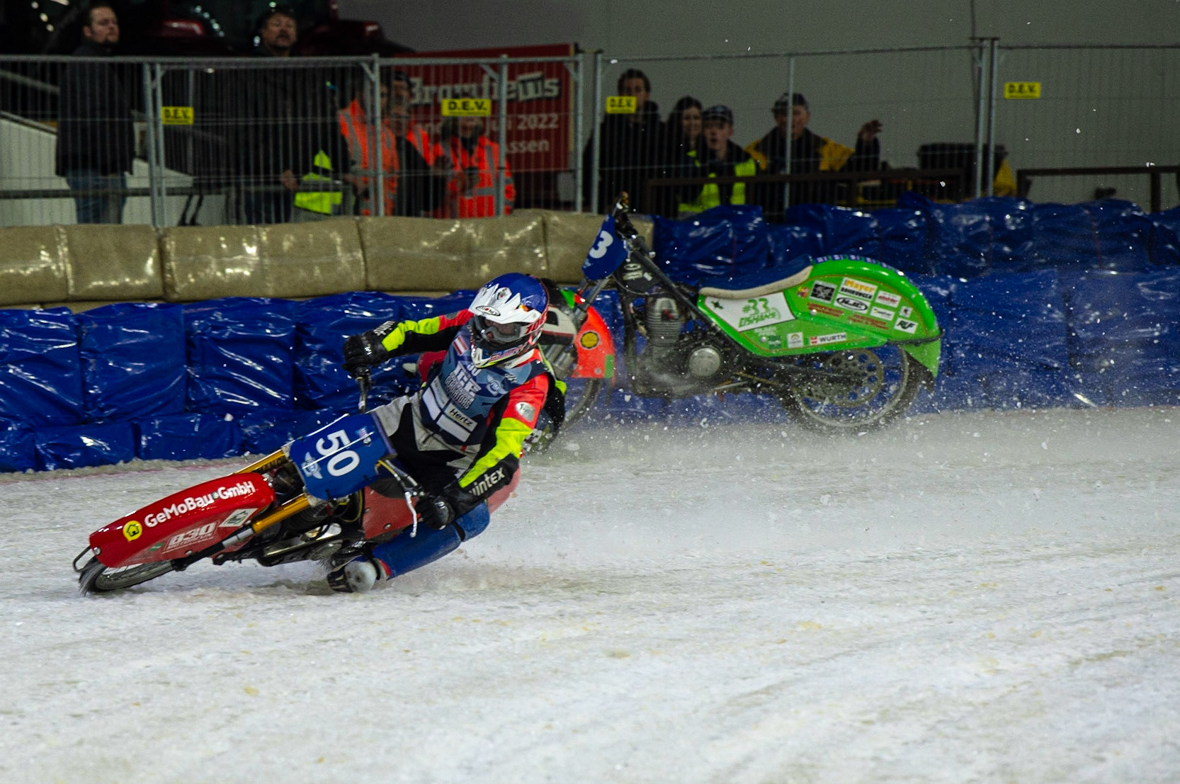 HEERENVEEN, NL.Johann Weber (33)  crashes out of Heat 6  during the FIM Ice Speedway Gladiators World Championship Final 3 at Ice Rink Thialf, Heerenveen on Saturday  2 April 2022. (Credit: Ian Charles | MI News)