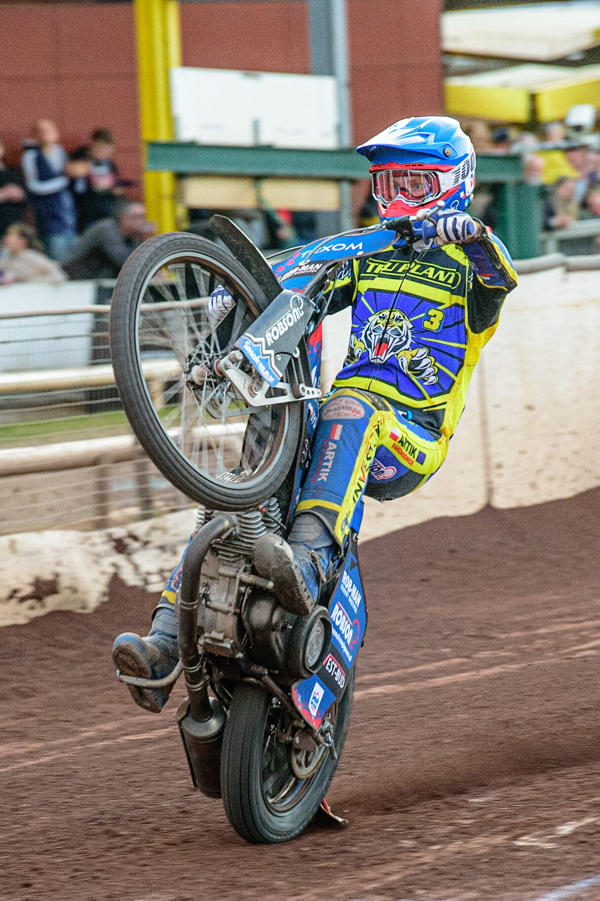 SHEFFIELD, UK. MAY 26TH  Tobiasz Musielak wheelies during the SGB Premiership match between Sheffield Tigers and Belle Vue Aces at Owlerton Stadium, Sheffield on Thursday 26th May 2022. (Credit: Ian Charles | MI News)