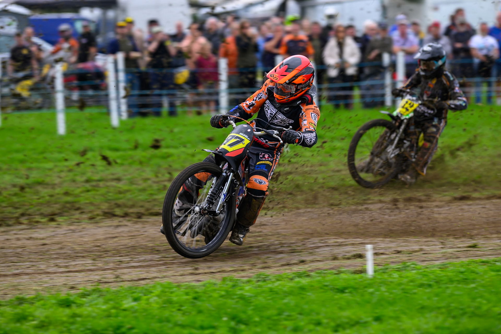 British Masters (Solos): Mickie Simpson (87) leading Ashton Vale (152) during the British Masters Grasstrack Championship at Lower Marsh Farm, Much Hoole, Preston in Lancashire, England on Sunday 13th September 2026. (Photo: Ian Charles | MI News)