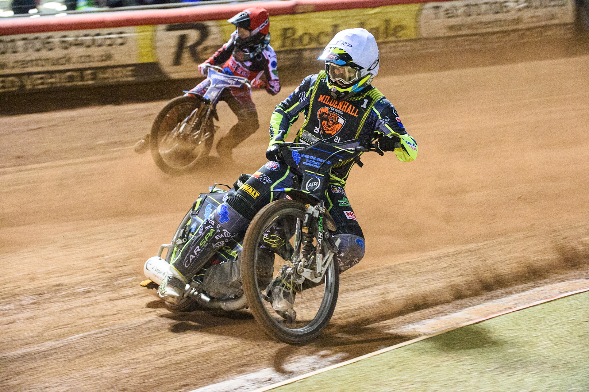MANCHESTER, SEPT 3RD. Kyle Bickley  (White) leads Harry McGurk  (Red)  during the National Development League match between Belle Vue Aces and Mildenhall Fens Tigers at the National Speedway Stadium, Manchester on Friday 3rd September 2021. (Credit: Ian Charles | MI News)