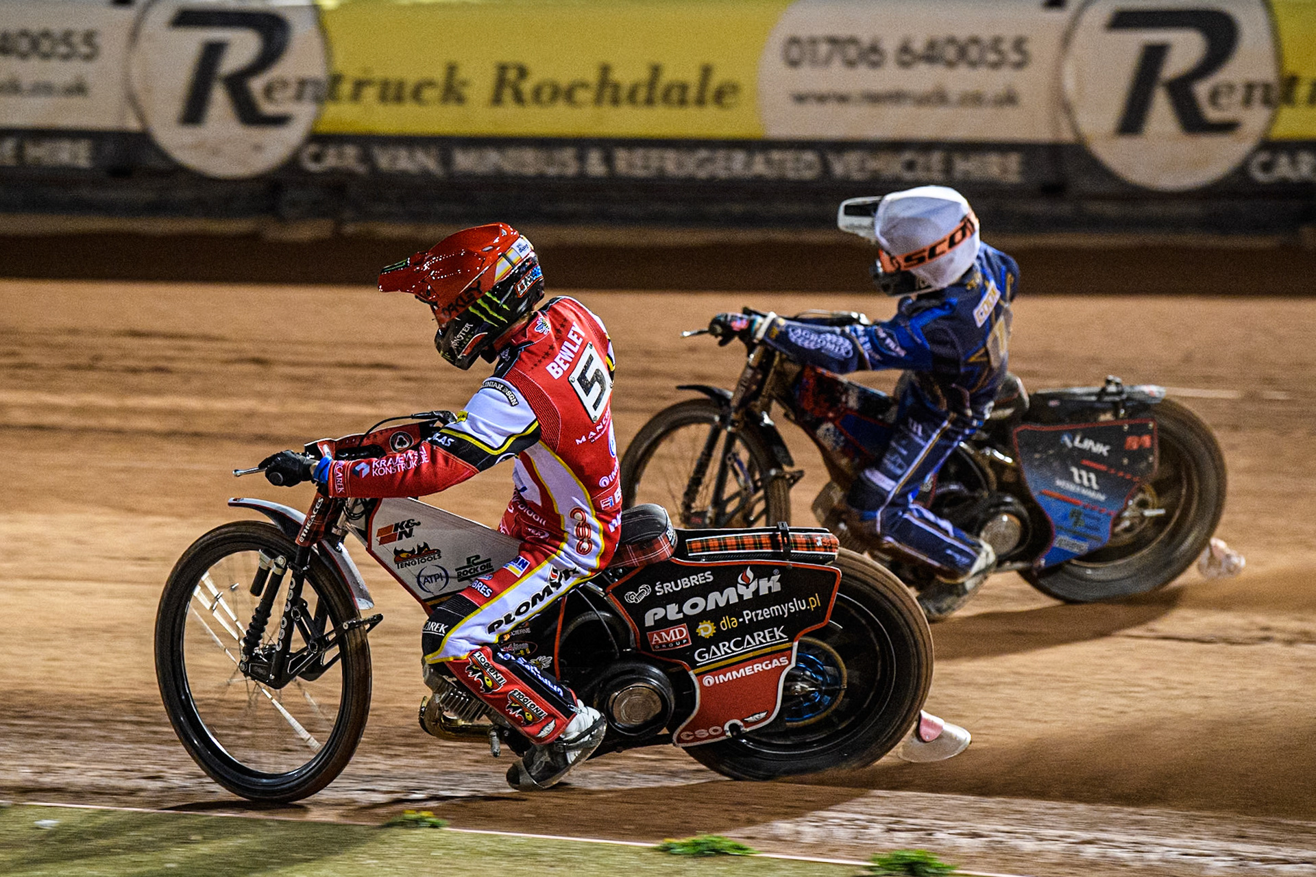 Dan Bewley of Belle Vue Aces in Red rides inside Ben Cook of Kings Lynn Stars in White during the Rowe Motor Oil Premiership match between Belle Vue Aces and King's Lynn Stars at the National Speedway Stadium, Manchester on Monday 5th April 2025. (Photo: Ian Charles | MI News)