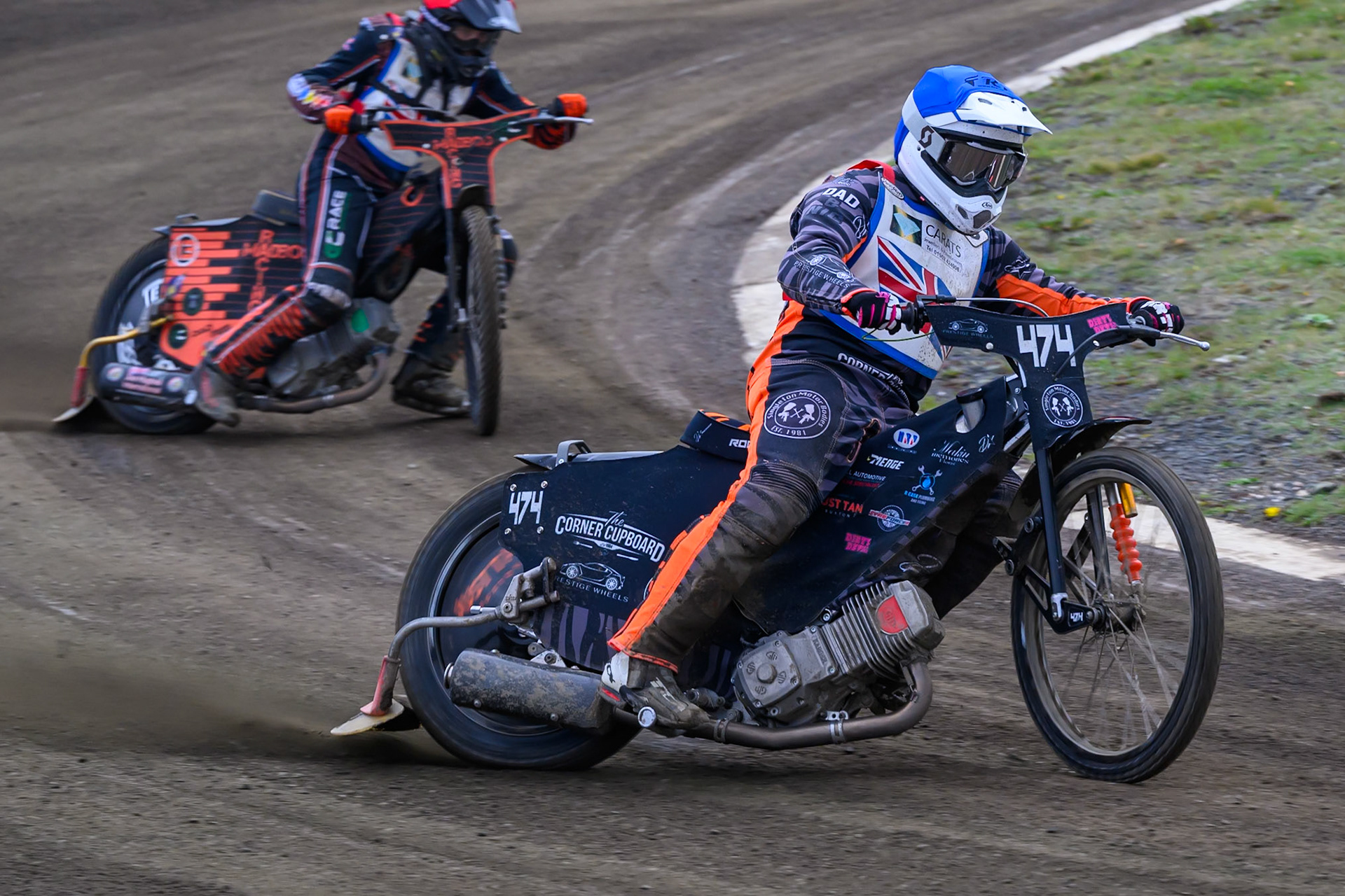 Jack Roberts in Blue leading Bailey Fellows in Red during the Derbyshire Open at Hi-Edge Speedway, Buxton on Sunday 27th September 2026. (Photo: Ian Charles | MI News)