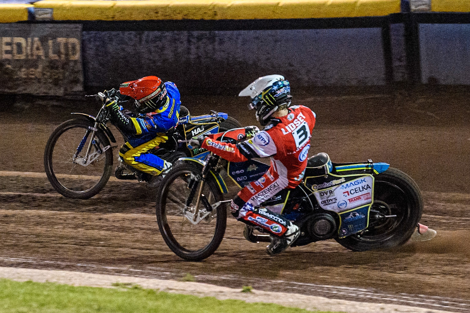 Belle Vue Aces' Jaimon Lidsey  in White chases Sheffield Tigers' Jack Holder  in Red during the Rowe Motor Oil Premiership Play Off Semi Final 2nd leg between Sheffield Tigers and Belle Vue Aces at Owlerton Stadium, Sheffield on Thursday 19th September 2024. (Photo: Ian Charles | MI News)