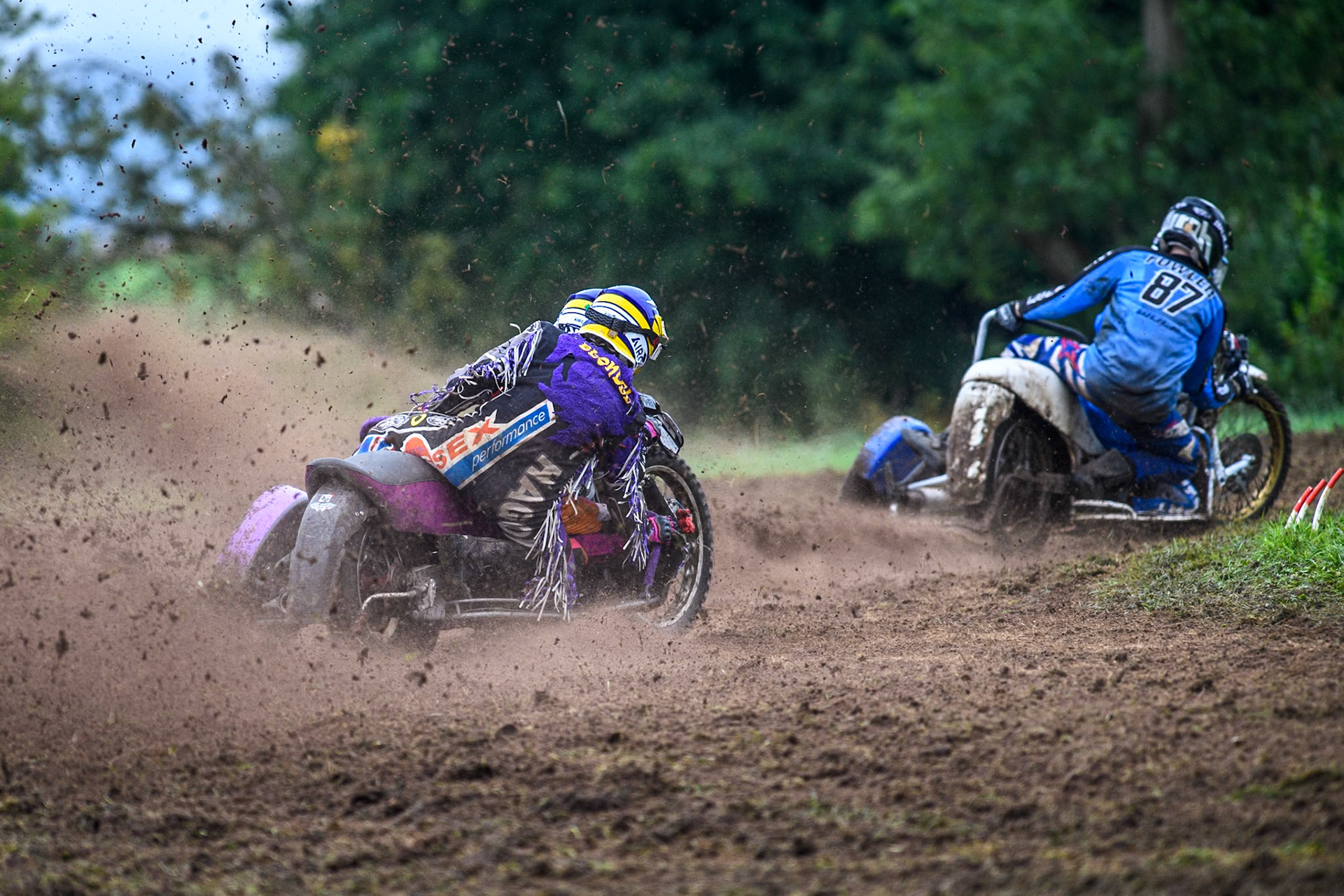 Clint Blondel &amp; Max Chadwick (10) chases Rob Bradley &amp; Josh Fowler (87) in the 1000cc Sidecar Class during the ACU British Upright Championships at Woodhouse Lance, Gawsworth, Cheshire on Sunday 8th September 2024. (Photo: Ian Charles | MI News)