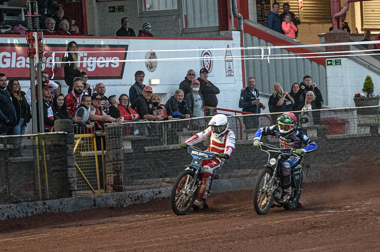 GLASGOW, UK. JUNE 19TH.  Dan Bewley (Great Britain) (Red) wins the run off on the line from Rasmus Jensen (Denmark) (White) during the FIM Speedway Grand Prix Qualifying Round at the Peugeot Ashfield Stadium, Glasgow on Saturday 19th June 2021. (Credit: Ian Charles | MI News)