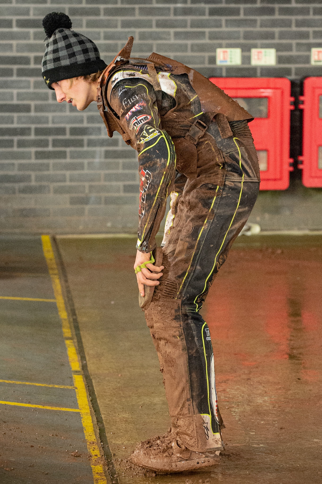 Photo: Ian CharlesDrew Kemp tires to brush the wet shale off his kevlarsSports Insure British Speedway Championship Final, National Speedway Stadium, Manchester Monday  28  September  2020