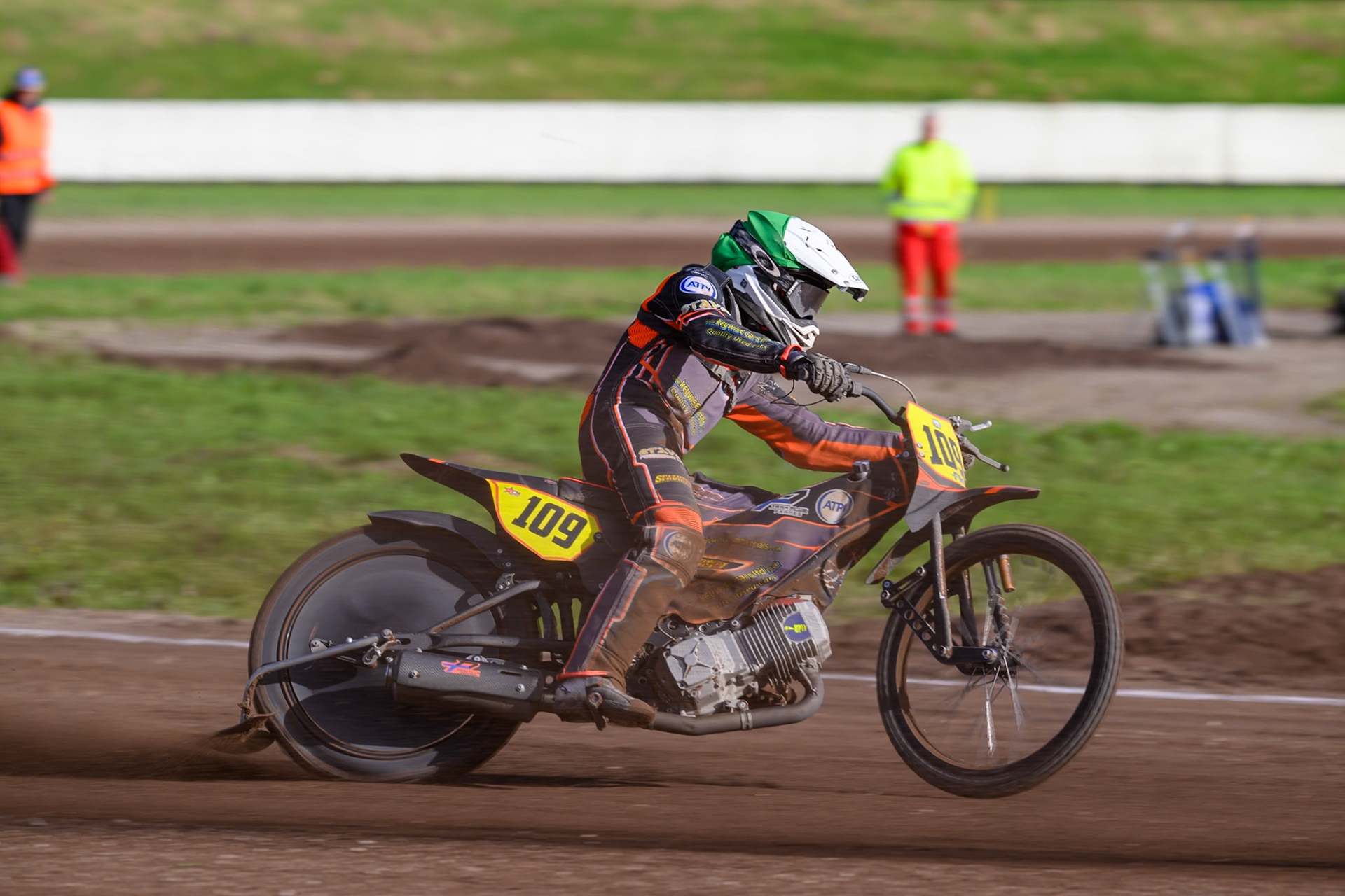 Zach Wajtknecht (109) of Great Britain on his way to winning the World Championship during the FIM Long Track World Championship Final 4, at the Speed Centre Roden, Netherlands on Sunday 21st September 2025. (Photo: Ian Charles | MI News)during the FIM Long Track World Championship Final 4, at the Speed Centre, Roden on Sunday 21st September 2025. (Photo: Ian Charles | MI News)