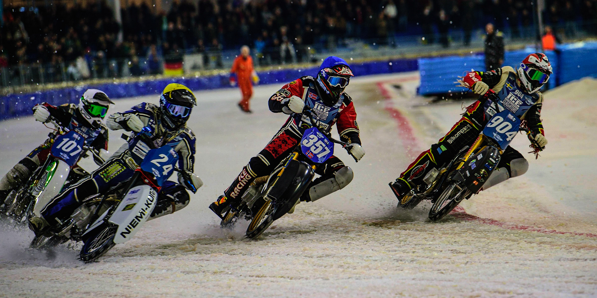 HEERENVEEN, NL.  Joakim Söderström (904) (Red) inside Jo Sætre (357) (Blue) Max Koivula (24) (Yellow) and Andrej Divis (107) (White) during the FIM Ice Speedway Gladiators World Championship Final 4 at Ice Rink Thialf, Heerenveen on Sunday  3 April 2022. (Credit: Ian Charles | MI News)