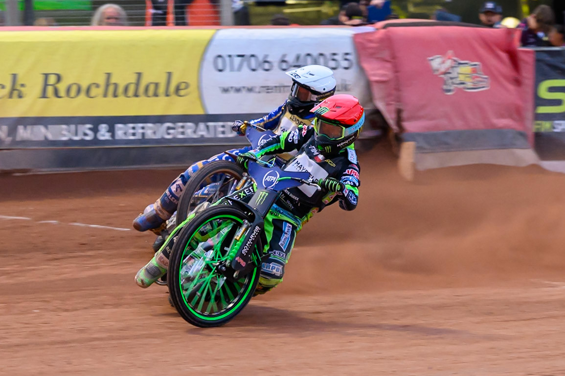 Patryk Dudek (692) of Poland in Red leading Bartosz Zmarzlik (95) of Poland in White during the ATPI  FIM Speedway GP of Manchester at the National Speedway Stadium, Manchester on Friday 5th June 2026. (Photo: Ian Charles | MI News)
