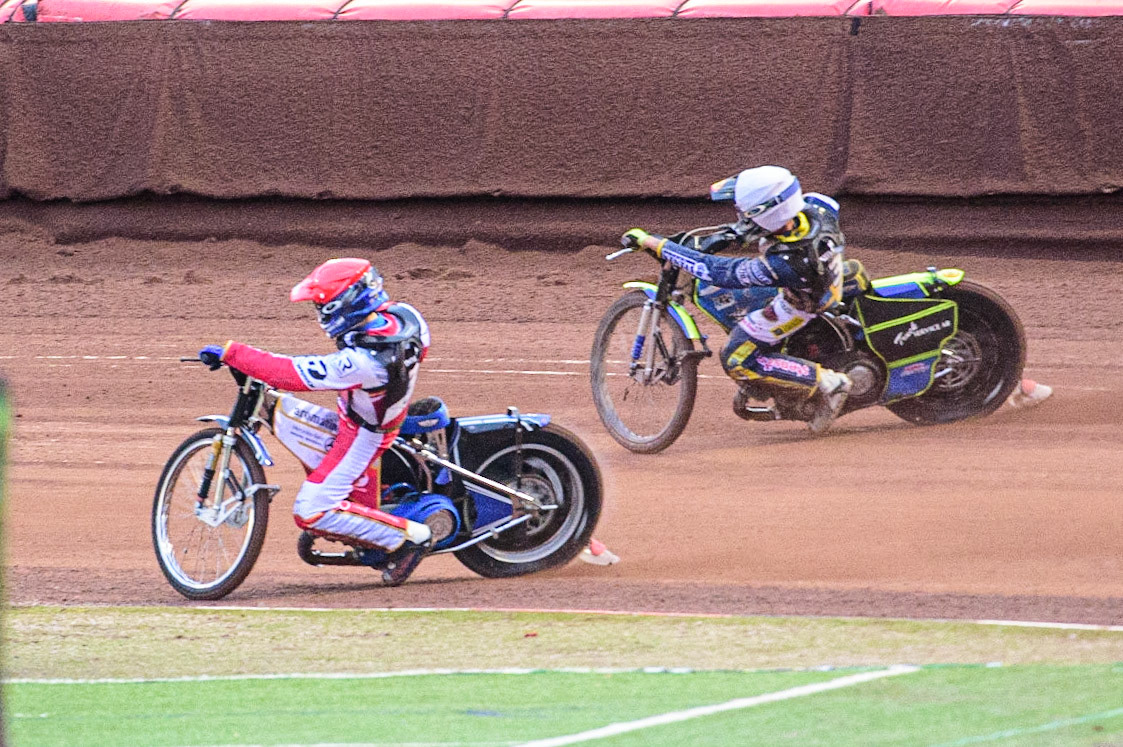 MANCHESTER, UK. OCT 17TH Philip Hellström-Bangs of Sweden (White) outside Jakub Miskowiak of Poland (Red) during the Monster Energy FIM Speedway of Nations at the National Speedway Stadium, Manchester on Sunday  17th October 2021. (Credit: Ian Charles | MI News)