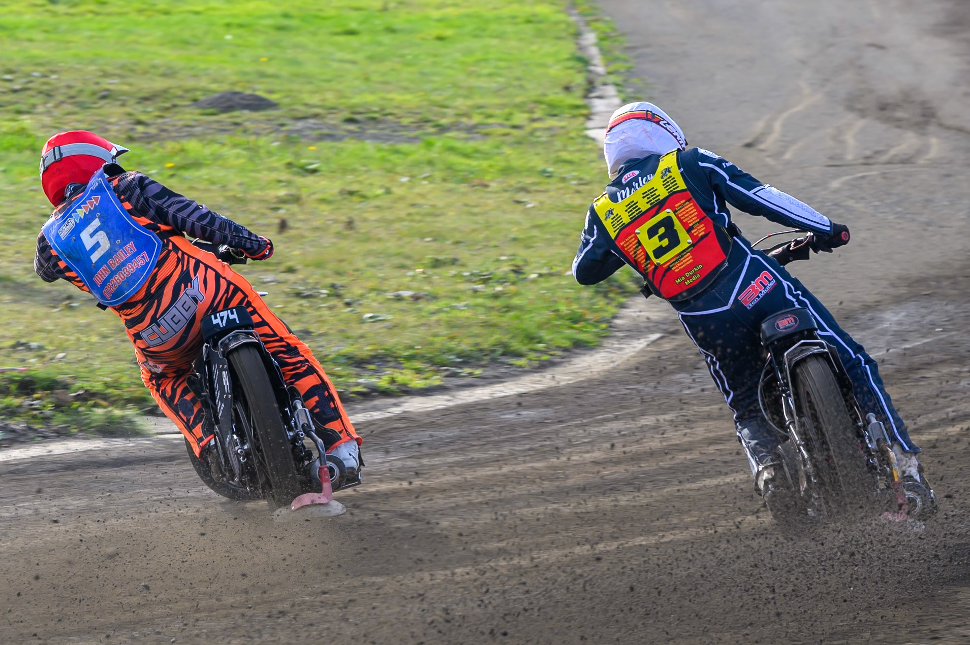 Jack Roberts of Buxton Bulls   in Red rides inside Ben Morley of Leicester Lion Cubs  in White during the WSRA National Development League match between Buxton Bulls and Leicester Lion Cubs at Hi-Edge Speedway, Buxton on Sunday 4th October 2026. (Photo: Ian Charles | MI News)