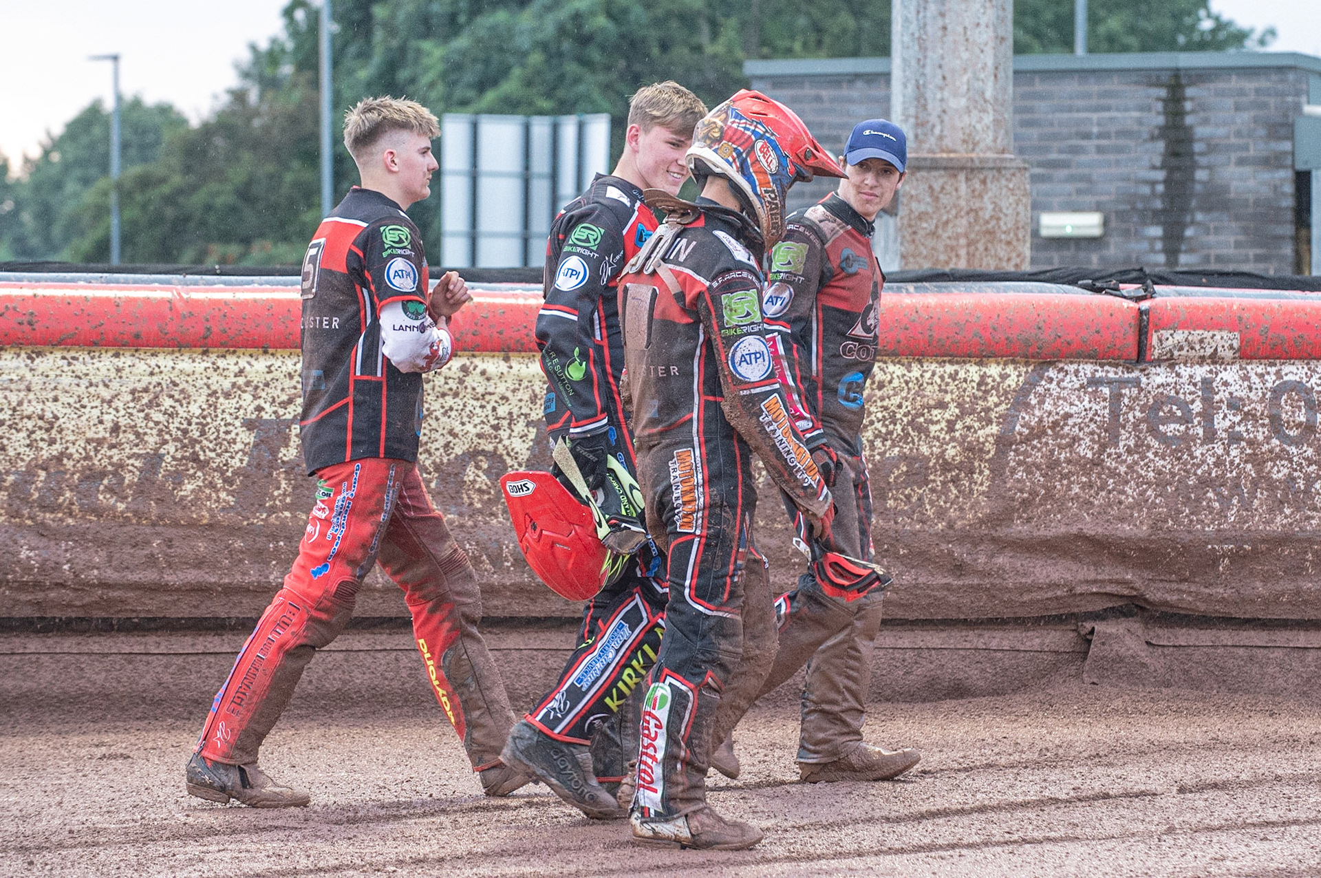 Photo: Ian Charles

Jordan Palin  walks back to the pits after his fall with his team mates

Belle Vue Colts v Kent Kings, SGB National League, Belle Vue National Speedway Stadium, Manchester, Thursday 1  August  2019