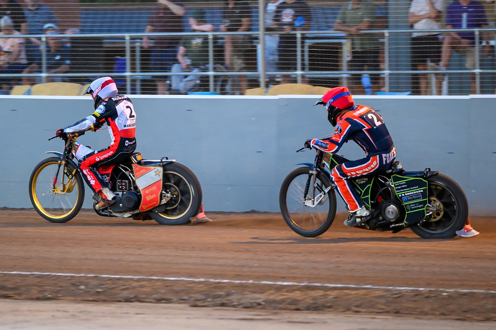Kye Thomson of Northampton Foxes in Red chases Norick Blodorn of Belle Vue Aces  in White during the Rowe Motor Oil Premiership match between Northampton Foxes and Belle Vue Aces at Northampton International Shaleway, Northampton on Thursday 13th August 2026. (Photo: Ian Charles | MI News)