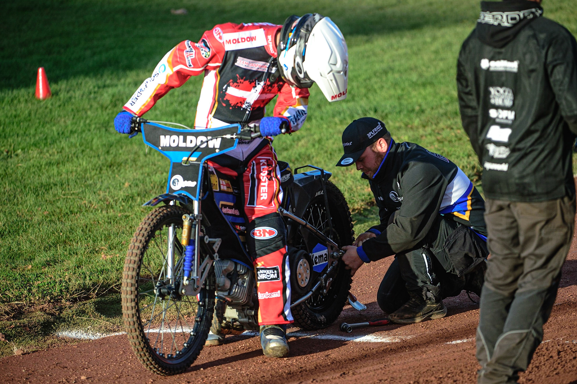 Rasmus Jensen (Denmark) gets some last minute adjustment before his heat during the FIM Speedway Grand Prix Challenge at the Peugeot Ashfield Stadium, Glasgow on Saturday 20th August 2022. (Credit: Ian Charles | MI News)