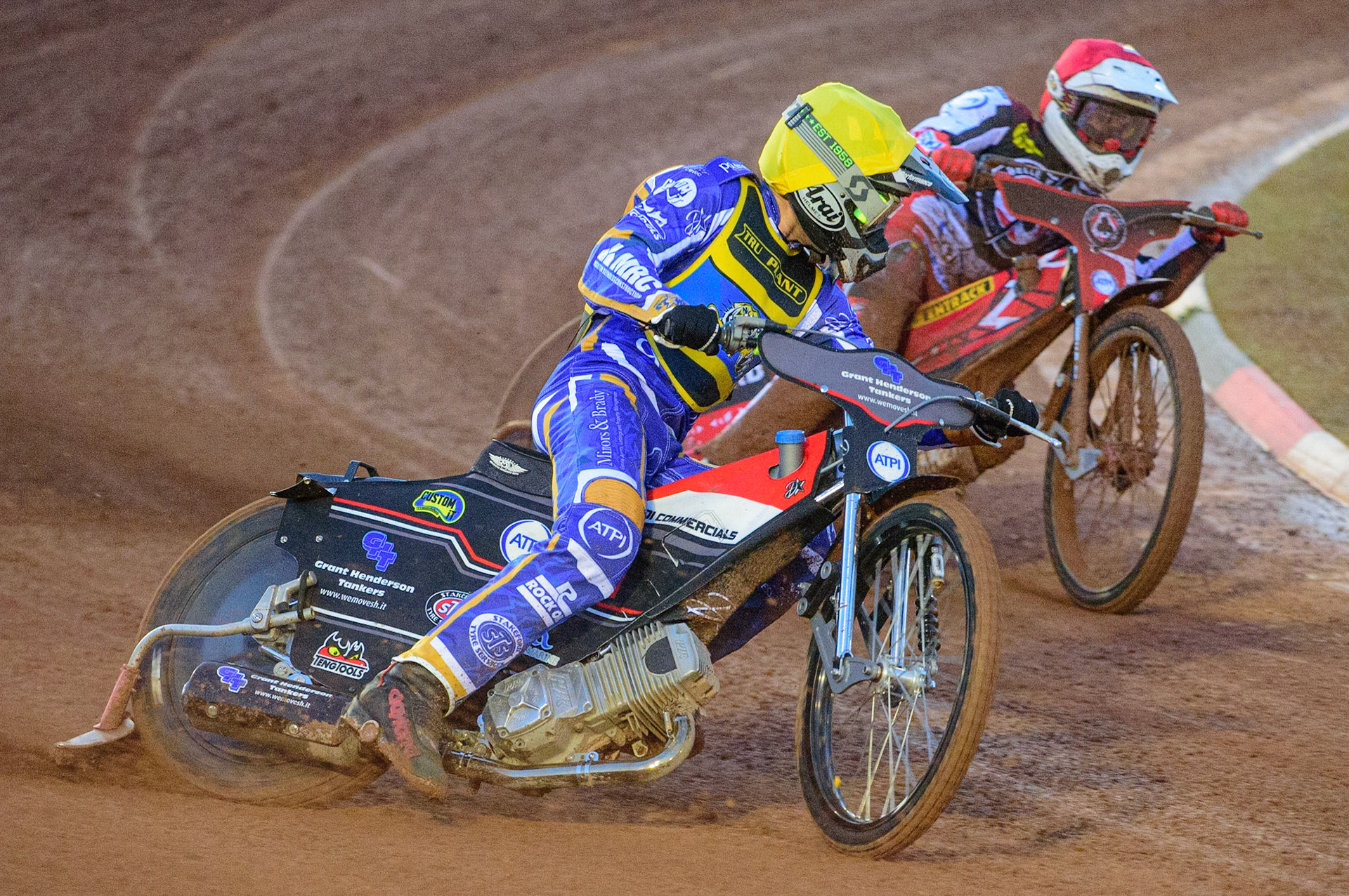 MANCHESTER, UK.  MAR 28TH. Richie Worrall of Sheffield  (Yellow) leads Max Fricke of Belle Vue (Red)  during the SGB Premiership League Cup match between Belle Vue Aces and Sheffield Tigers at the National Speedway Stadium, Manchester on Monday 28th March 2022. (Credit: Ian Charles | MI News)