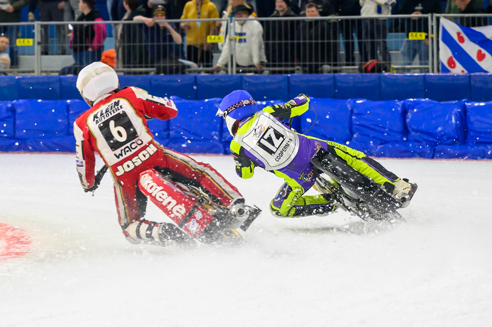 Josef Kreuzberger of Austria in White tries to ride under Paul Cooper of Great Britain in Blue during the ROELOF THIJS BOKAAL at Ice Rink Thialf, Heerenveen on Friday 10th April 2026.  (Photo: Ian Charles | MI News)