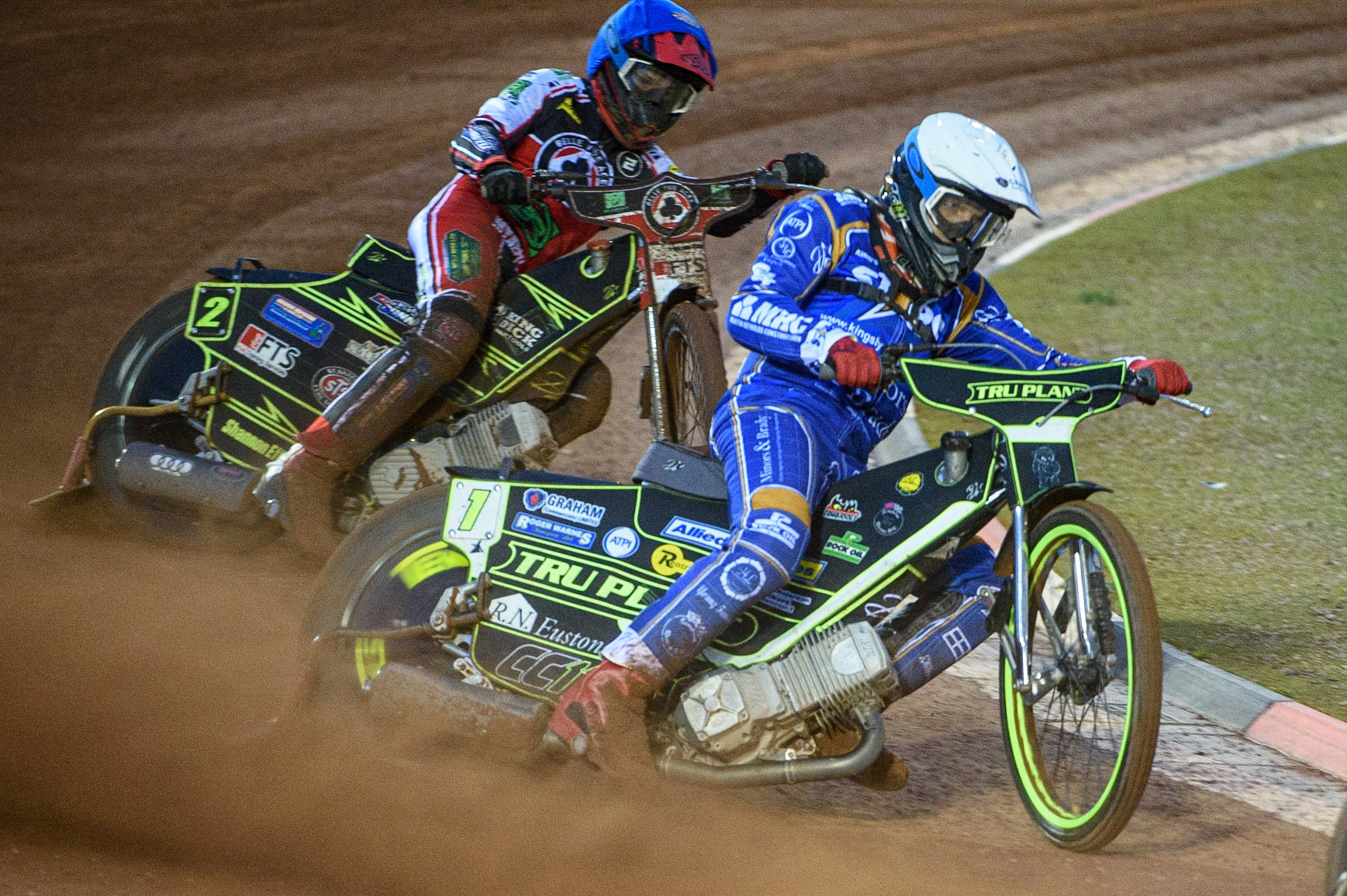 MANCHESTER, UK. SEPT 13TH  Craig Cook  (White) leads Jye Etheridge  (Blue) during the SGB Premiership match between Belle Vue Aces and King's Lynn Stars at the National Speedway Stadium, Manchester on Monday 13th September 2021. (Credit: Ian Charles | MI News)