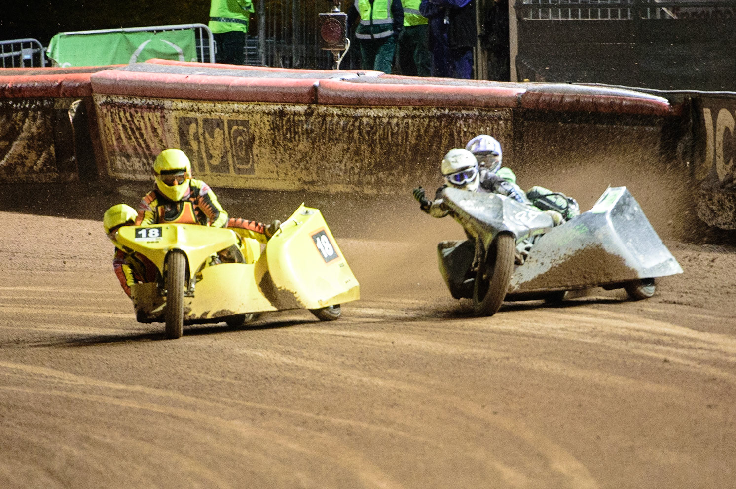 MANCHESTER, UK. OCT 30TH   Gareth Winterburn &amp; Bradley Atkinson (White) indicate their frustration to Mick Stace &amp; Ryan Knowles  (Yellow) after their tactics of shoving the other sidecar during the Manchester Masters Sidecar Speedway and Flat Track Racing at the National Speedway Stadium, Manchester on Saturday 30th October 2021. (Credit: Ian Charles | MI News)