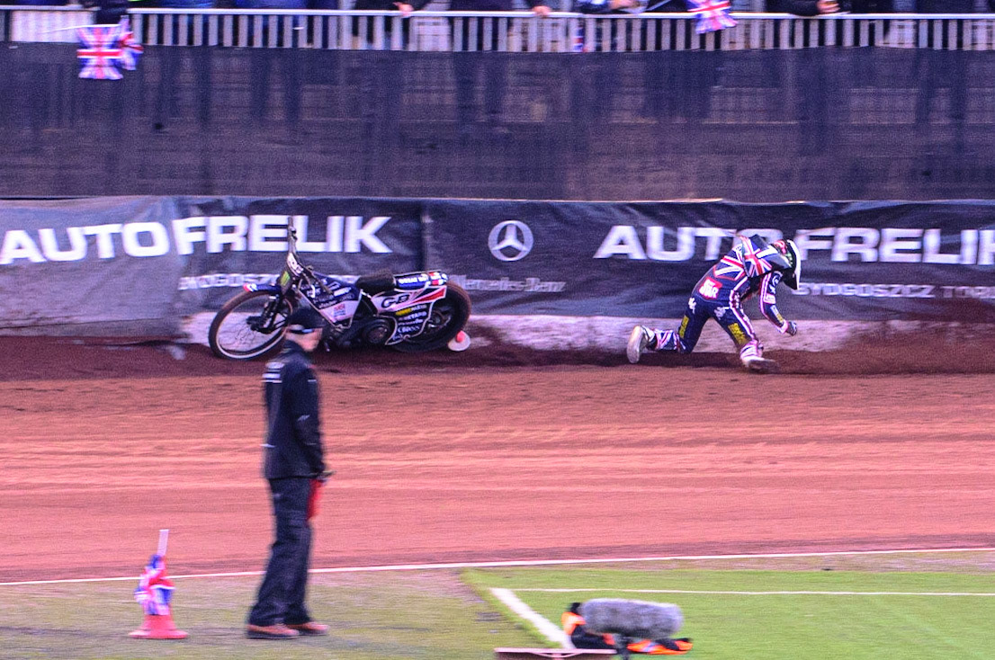 MANCHESTER, UK. OCT 16TH Tai Woffinden of Great Britain falls and hits the airfence during the Monster Energy FIM Speedway of Nations at the National Speedway Stadium, Manchester on Saturday  16th October 2021. (Credit: Ian Charles | MI News)