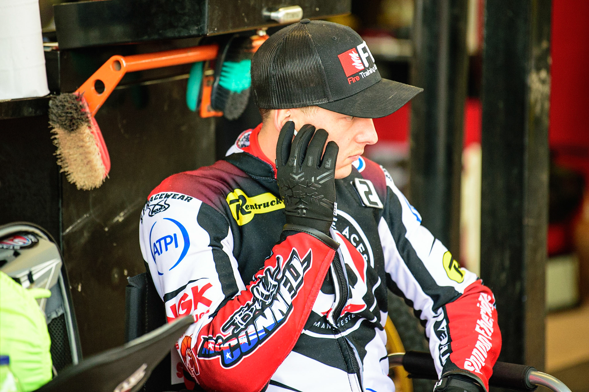 SHEFFIELD, UK. APR 14TH  Jye Etheridge  relaxes in the pits  during the SGB Premiership League Cup match between Sheffield Tigers and Belle Vue Aces at Owlerton Stadium, Sheffield on Thursday 14th April 2022. (Credit: Ian Charles | MI News)