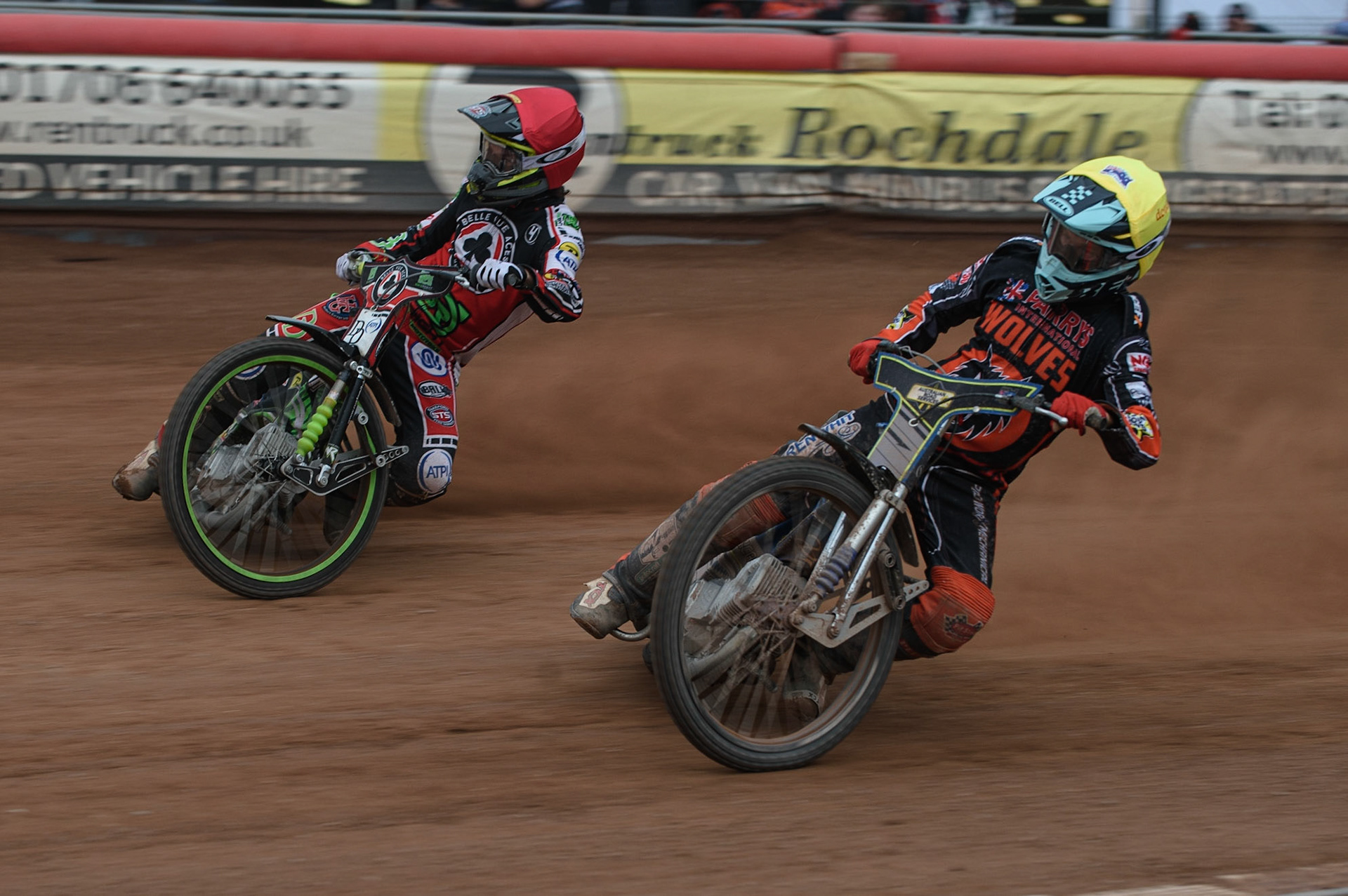 MANCHESTER, UK. AUGUST 30THLeon Flint  (Yellow) inside Charles Wright  (Red) during the SGB Premiership match between Belle Vue Aces and Wolverhampton Wolves at the National Speedway Stadium, Manchester on Monday 30th August 2021. (Credit: Ian Charles | MI News)