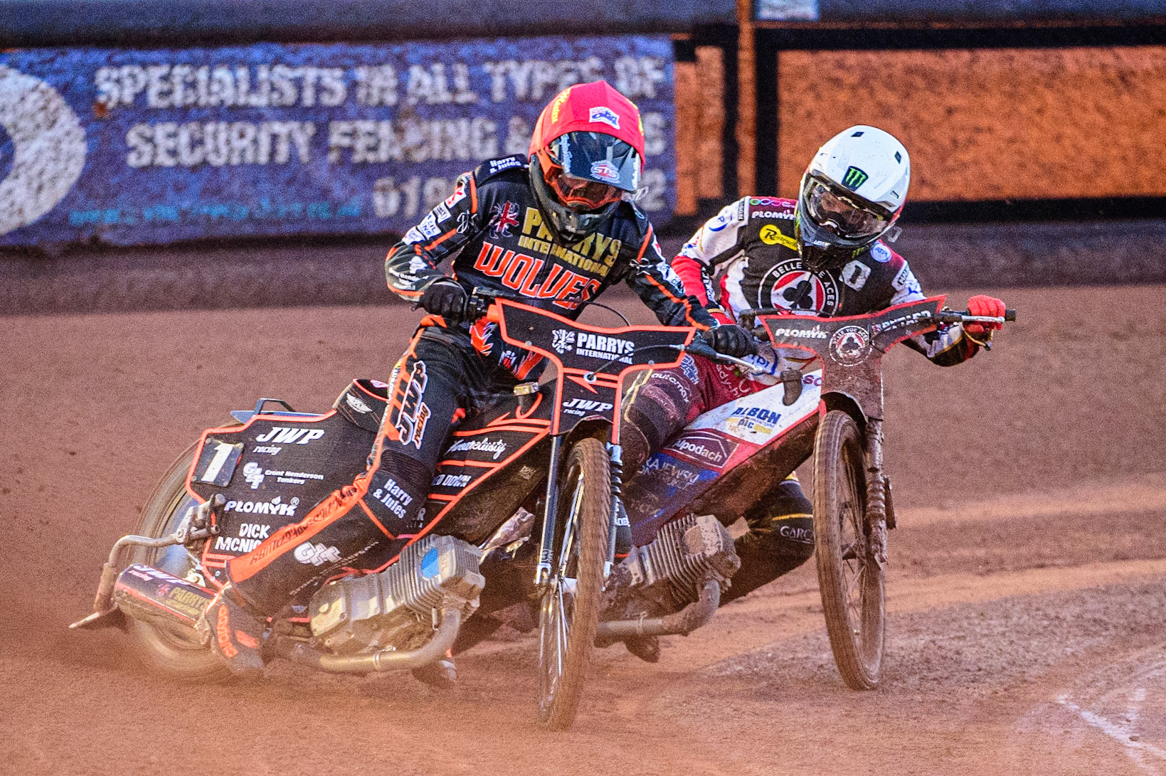 Sam Masters  (Red) under pressure from  Dan Bewley  (White)during the SGB Premiership Knock Out Cup Quarter Final 1st Leg between Wolverhampton Wolves and Belle Vue Aces at Monmore Green Stadium, Wolverhampton on Monday 10th April 2023. (Photo: Ian Charles | MI News)