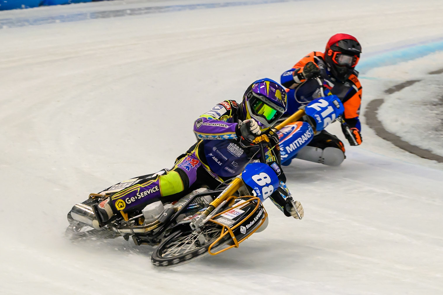 Max Niedermaier (88) of Germany in Blue leading Lukas Hutla (212) of Czechia in Red during the Ice Speedway Gladiators World Championship Final 2 at Max-Aicher-Arena, Inzell on Sunday 15th March 2026. (Photo: Ian Charles | MI News)