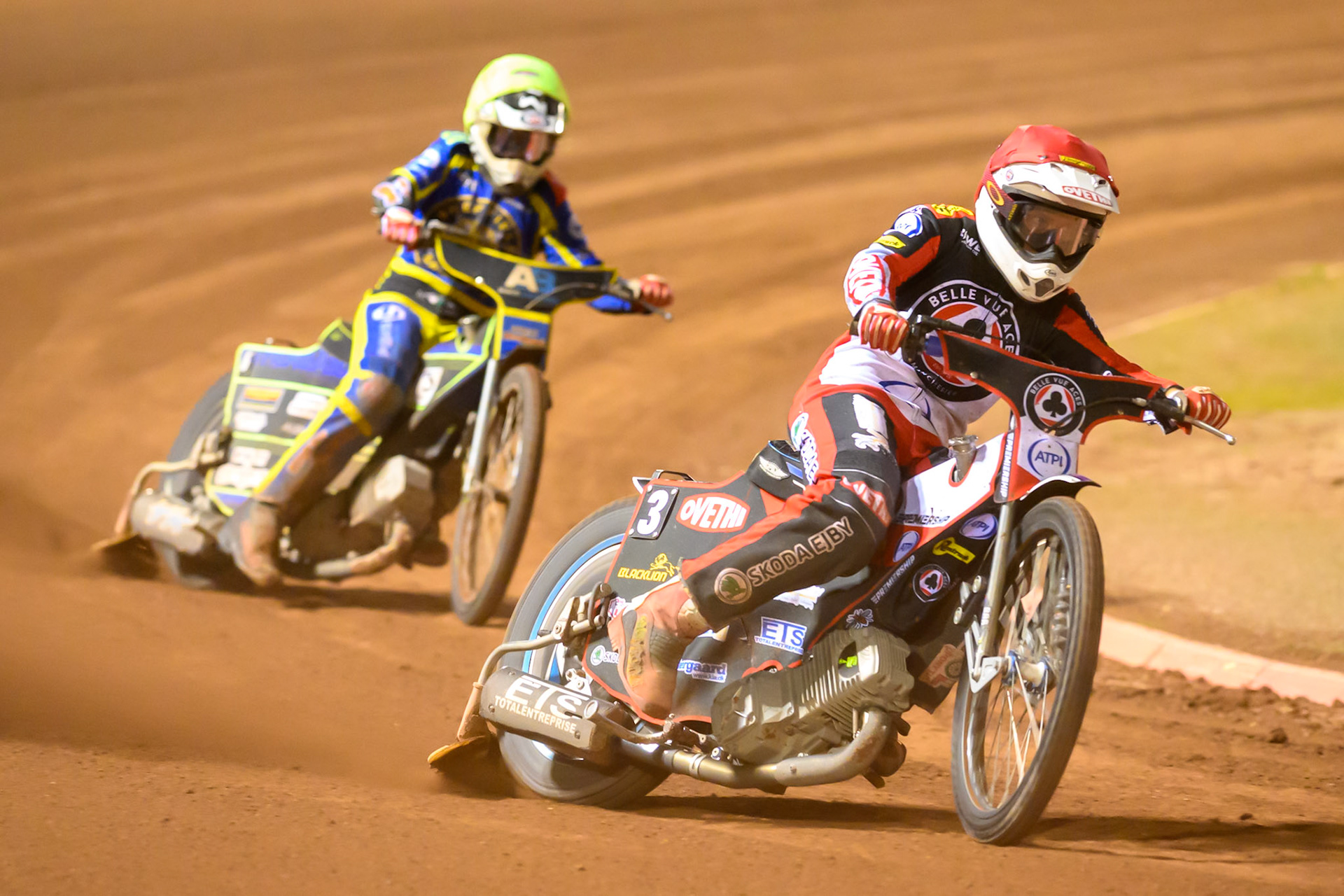Peter Kildemand of Belle Vue Aces in Red leading Jye Etheridge of Sheffield Tigers in Yellow during the Rowe Motor Oil Premiership match between Belle Vue Aces and Sheffield Tigers at the National Speedway Stadium, Manchester on Monday 14th September 2026. (Photo: Ian Charles | MI News)