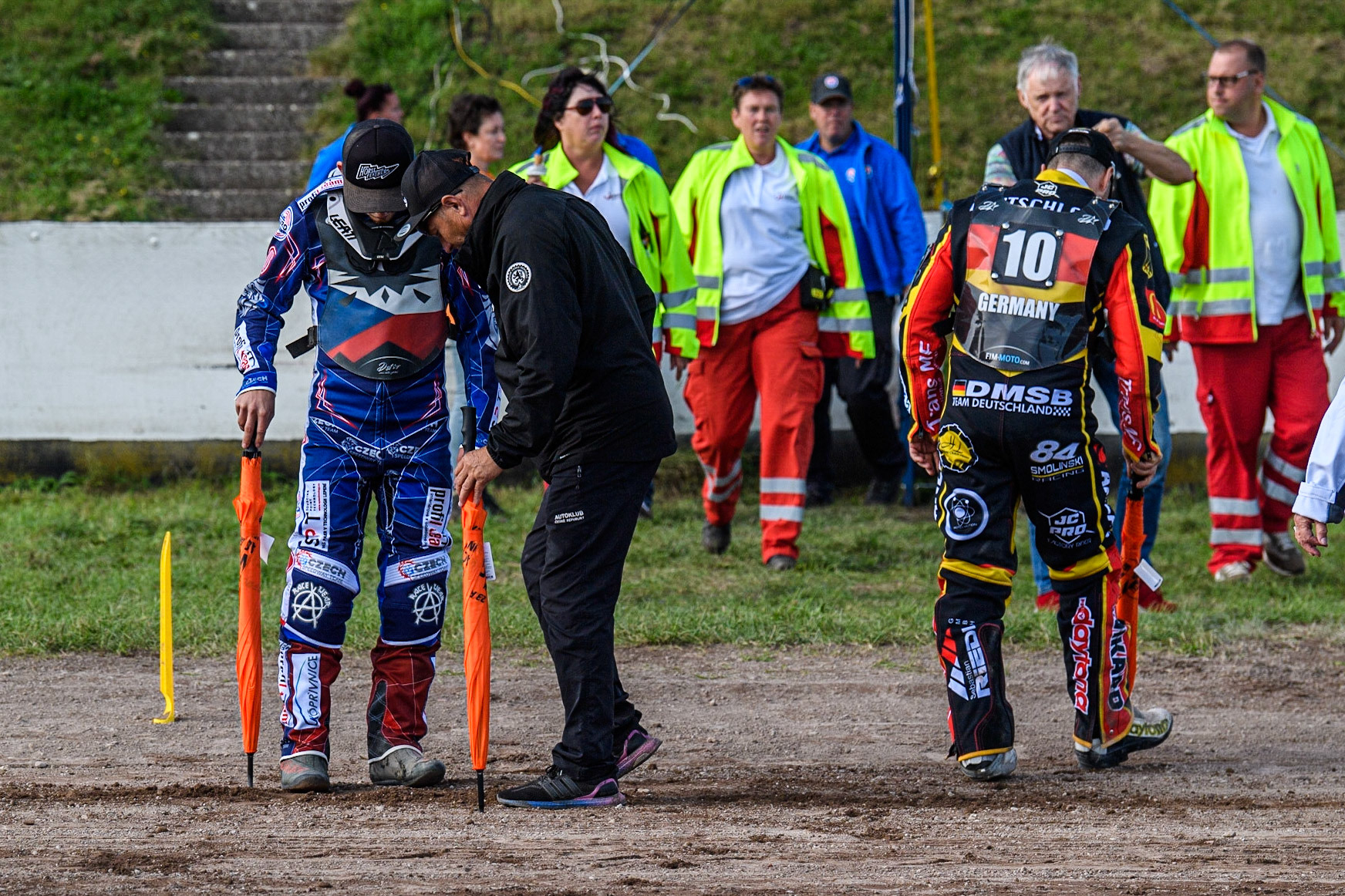 Riders inspect the rack by digging in umbrellas to see how deep the water goes  during the FIM Long Track Of Nations event at the Speed Centre Roden on Sunday 24th September 2023. (Photo: Ian Charles | MI News)