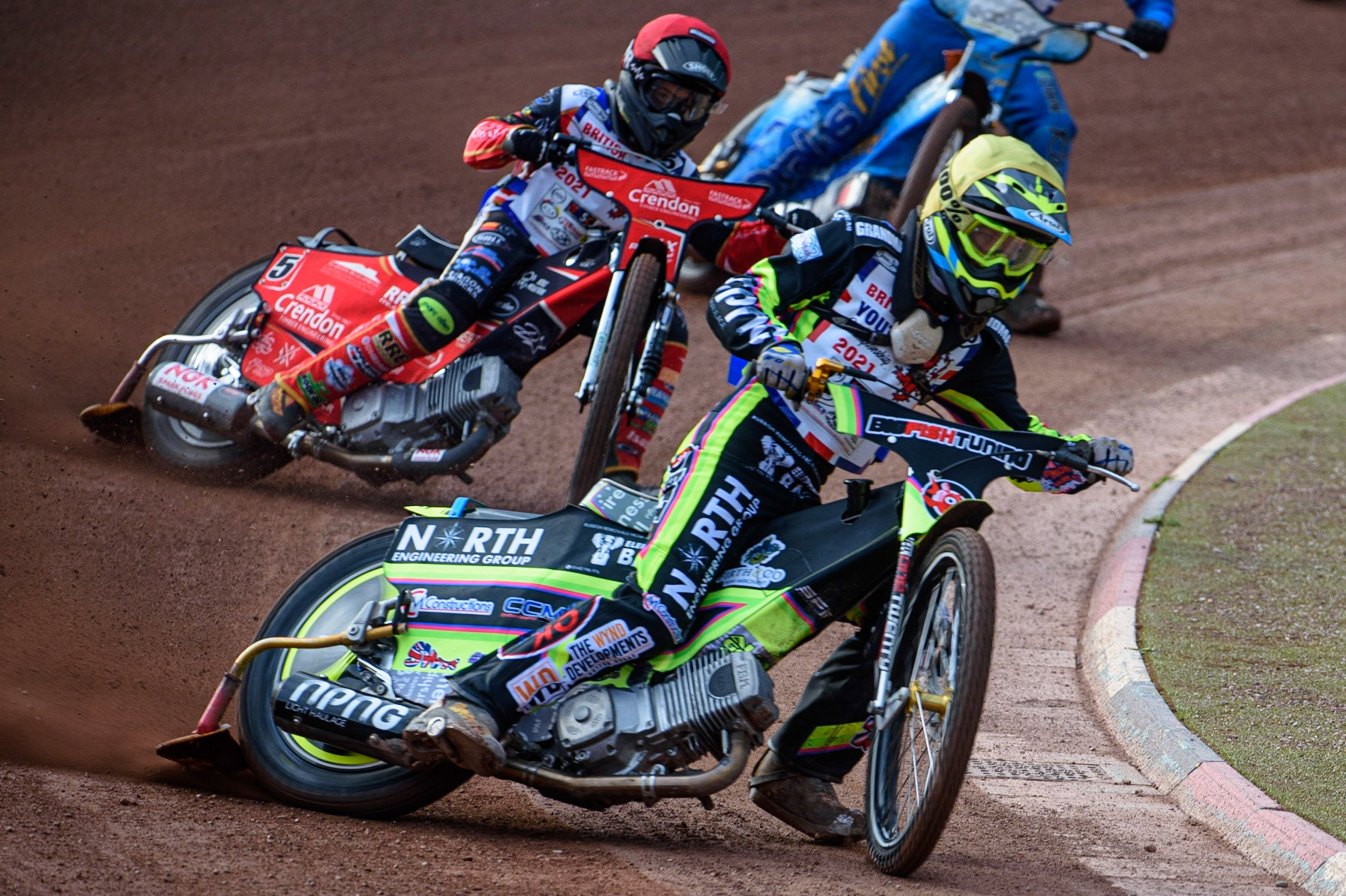 MANCHESTER, UK. MAY 28TH   Alex Goldsborough  (Yellow) leads Max Perry (Red) during the British Junior Championship at the National Speedway Stadium, Manchester on Friday 28th May 2021. (Credit: Ian Charles | MI News)