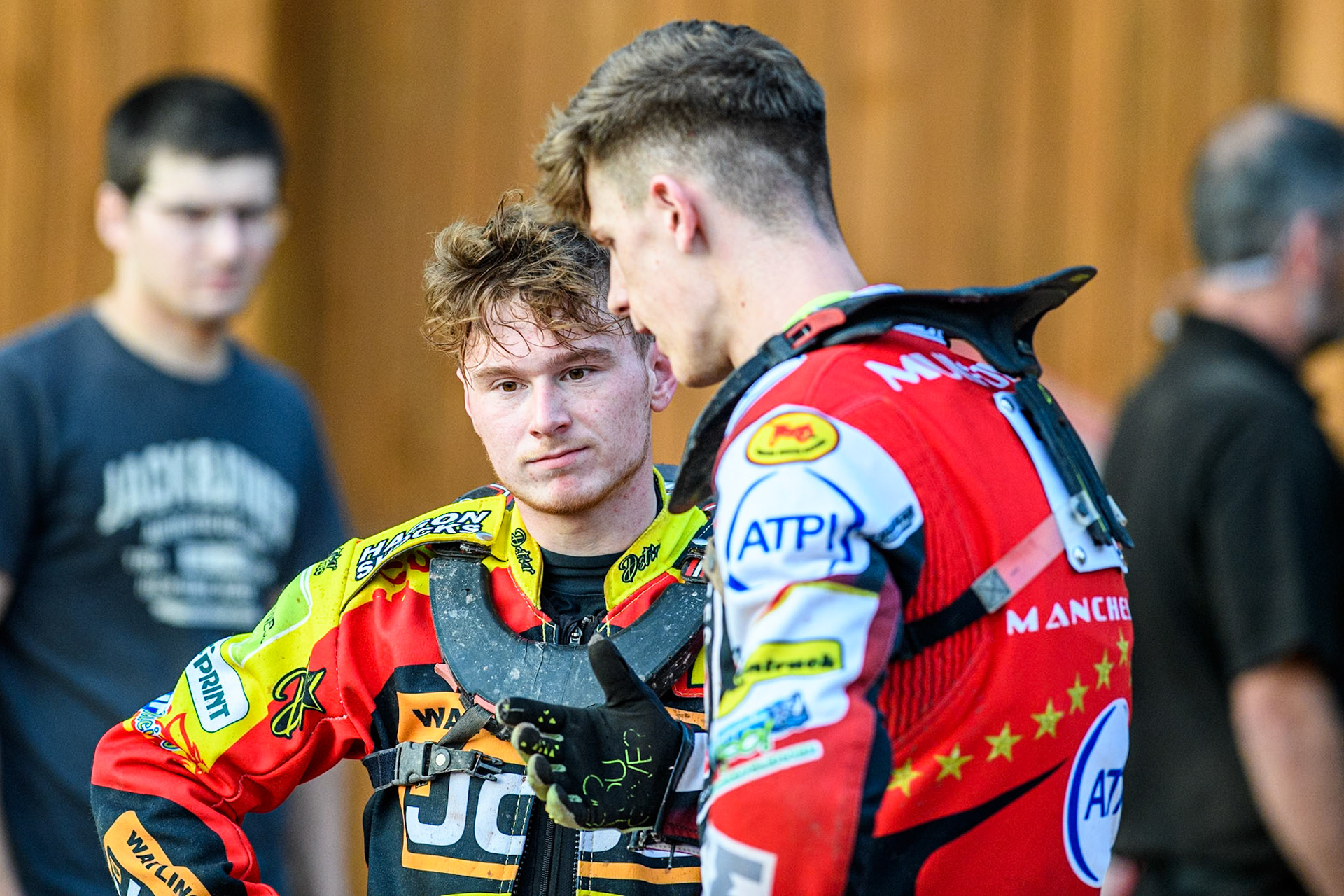 Leicester Lions' Sam Hagon (Left) chats with Belle Vue Aces' Jake Mulford during the Rowe Motor Oil Premiership match between Leicester Lions and Belle Vue Aces at the Pidcock Motorcycles Arena, Leicester on Thursday 25th July 2024. (Photo: Ian Charles | MI News)
