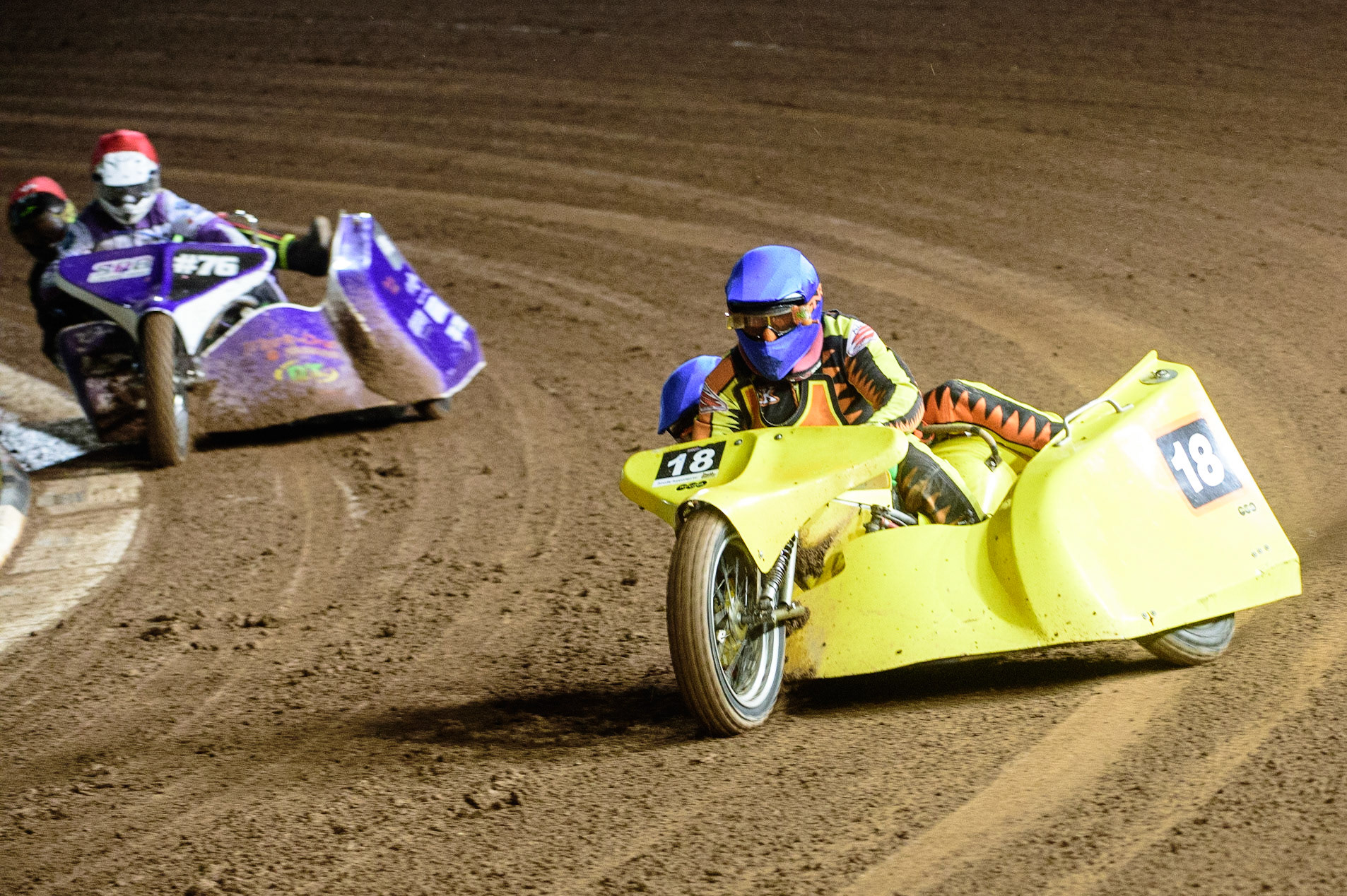 MANCHESTER, UK. OCT 30TH   Mick Stace &amp; Ryan Knowles  (Blue) leads Simon Beaney &amp; Sam Heath (Red) during the Manchester Masters Sidecar Speedway and Flat Track Racing at the National Speedway Stadium, Manchester on Saturday 30th October 2021. (Credit: Ian Charles | MI News)