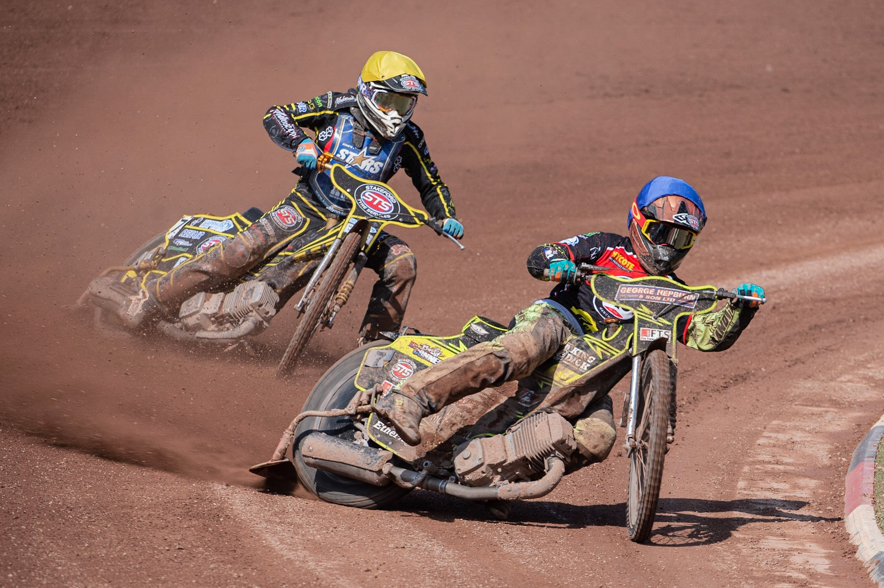 Photo: Ian Charles

Jye Etheridge  (Blue) leads Tero Aarnio (Yellow)

Belle Vue Aces v Kings Lynn Stars, British Speedway Premiership, Belle Vue National Speedway Stadium, Manchester, Monday 26  August  2019