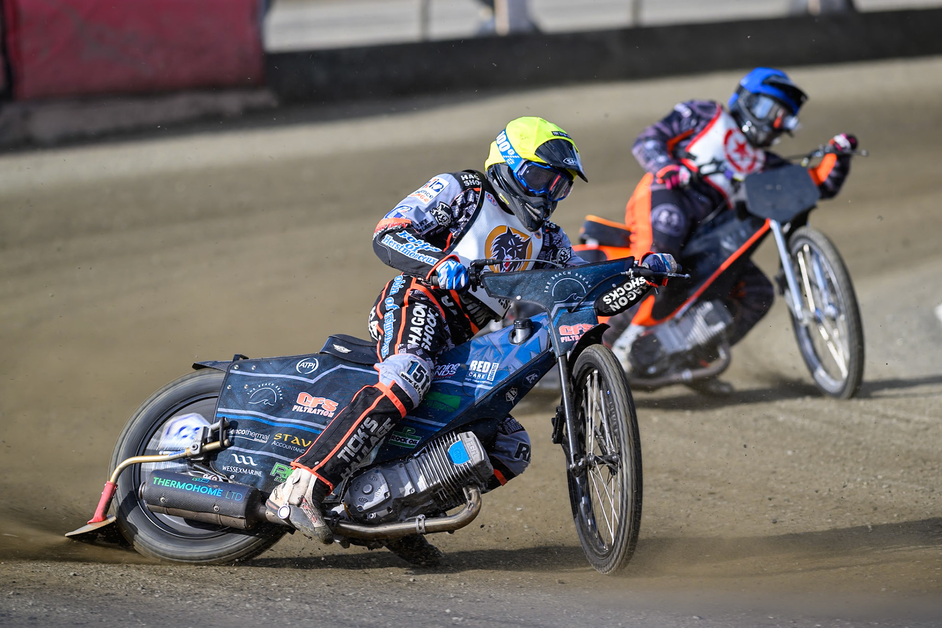Jack Kingston of 'The Wolves'  in Yellow leading Jack Roberts of 'The Potters'  in Blue during the Regina Chains Fours at Buxton Speedway, Buxton on Sunday 5th April 2026. (Photo: Ian Charles | MI News)