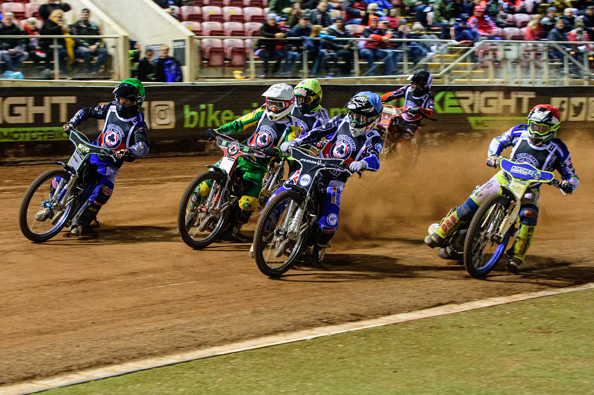 MANCHESTER, UK. OCT 23RD  Dan Bewley (Blue) leads the six rider final during the Peter Craven Memorial Trophy event at the National Speedway Stadium, Manchester on Saturday 23rd October 2021. (Credit: Ian Charles | MI News)