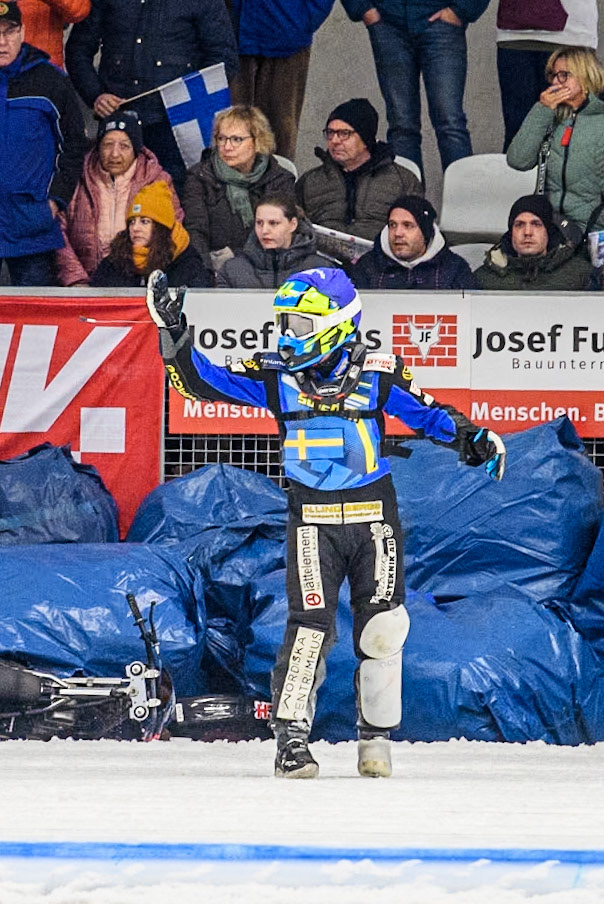 Sweden's Martin Haarahiltunen (199)  remonstrates with Max Niedermaier after he was shoved off the track in the first turn during the FIM Ice Speedway Gladiators World Championship Final 2 at the Max-Aicher-Arena, Inzell on Sunday 24 March 2024. (Photo: Ian Charles | MI News)
