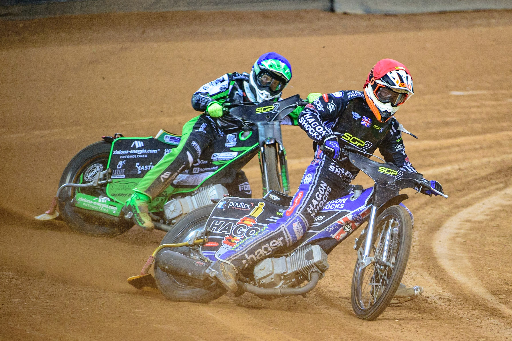 Jason Edwards (Great Britain) (Red) leads Mateusz Swidnicki (Poland)  (Blue) during the FIM  Speedway Grand Prix  2 of Great Britain at the Principality Stadium, Cardiff on Sunday 14th August 2022. (Credit: Ian Charles | MI News)