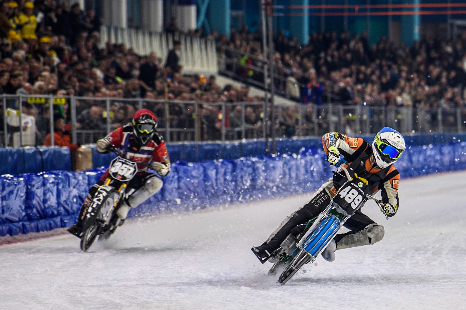 Melwin Björklin of Sweden in Blue rides inside Jo Saetre of Norway in Red during the Roelof Thijs Bokaal, Ice Rink Thialf, Heerenveen, Netherlands on Friday 4th April 2025. (Photo: Ian Charles | MI News)