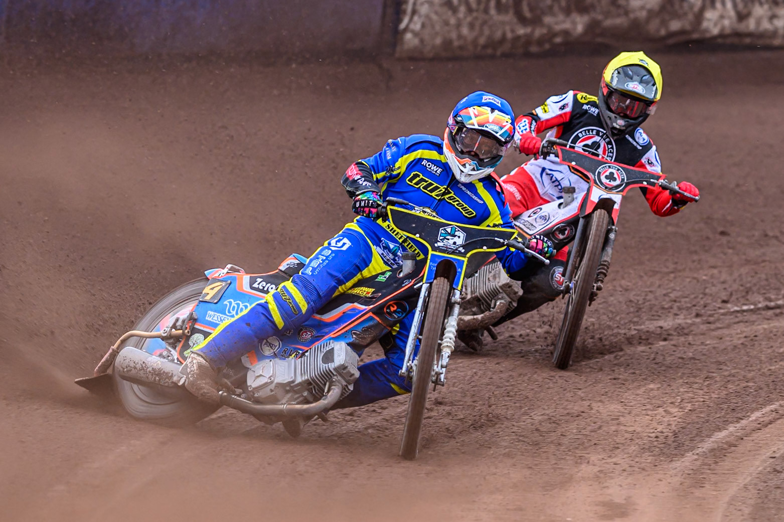 Nick Morris of Sheffield Tigers  in Blue leading Zach Cook of Belle Vue Aces   in Yellow during the Rowe Motor Oil Premiership match between Sheffield Tigers and Belle Vue Aces at Owlerton Stadium, Sheffield on Monday 11th August 2025. (Photo: Ian Charles | MI News)