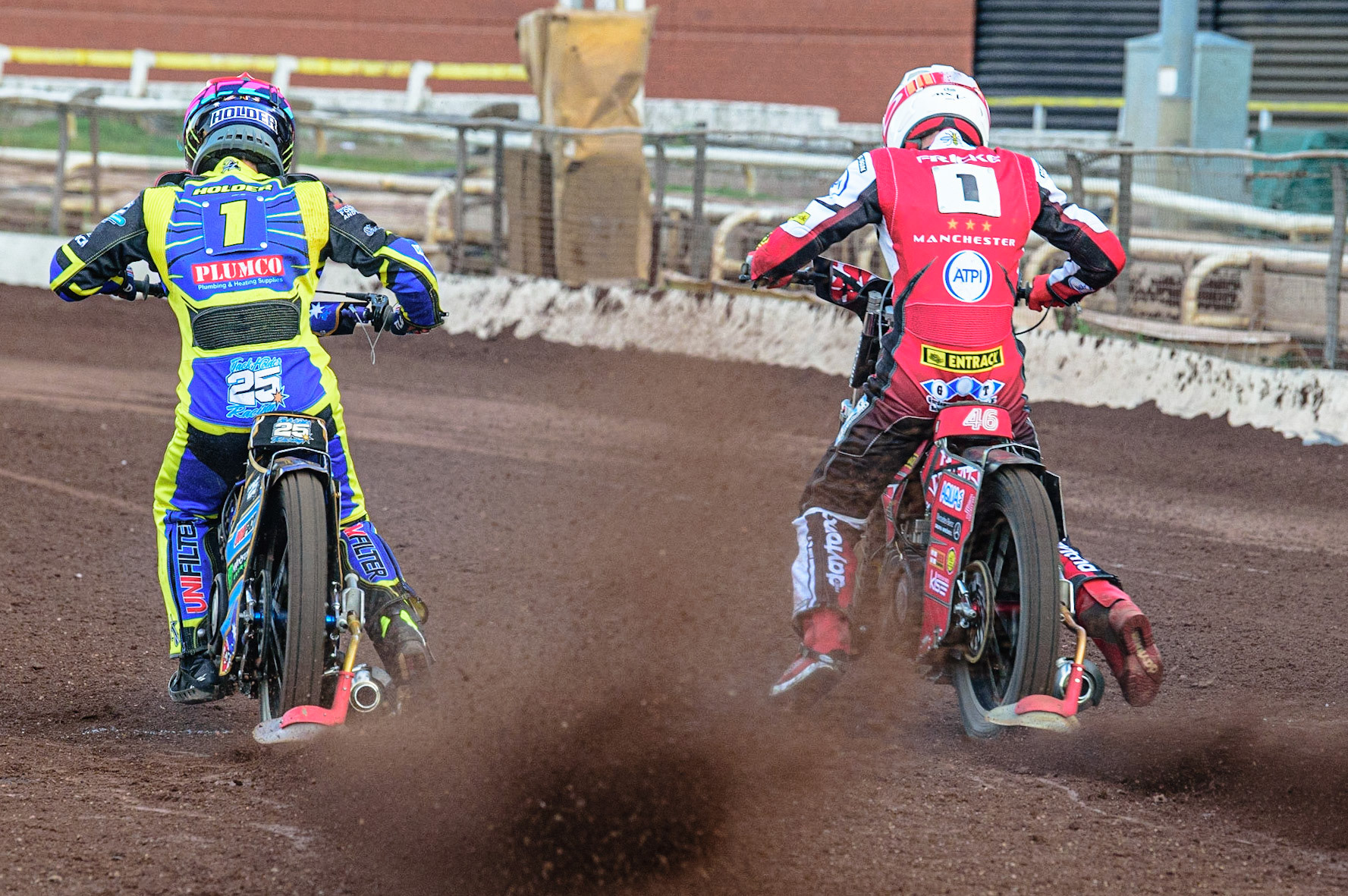 SHEFFIELD, UK. MAY 26TH  Max Fricke  (White) and Jack Holder  (Red) leave the start line during the SGB Premiership match between Sheffield Tigers and Belle Vue Aces at Owlerton Stadium, Sheffield on Thursday 26th May 2022. (Credit: Ian Charles | MI News)