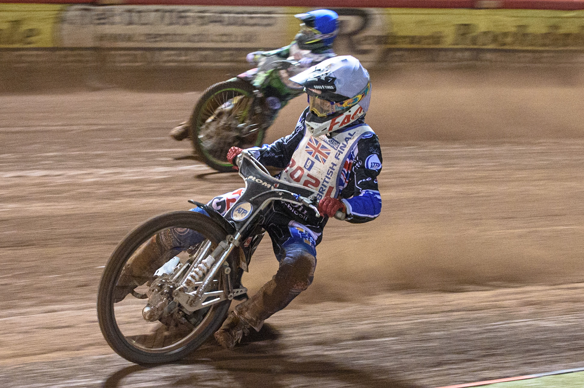 MANCHESTER, UK. AUGUST 16TH   Dan Bewley  (White) inside Charles Wright (Blue) during the Sports Insure British Speedway Finals at the National Speedway Stadium, Manchester on Monday 16th August 2021. (Credit: Ian Charles | MI News)